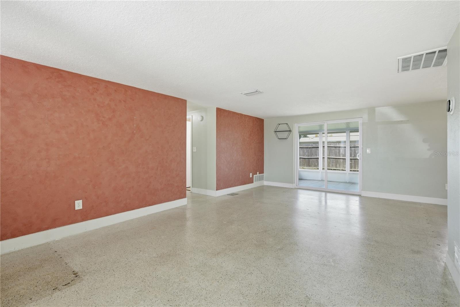 2051 PEGGY DR — photo 3