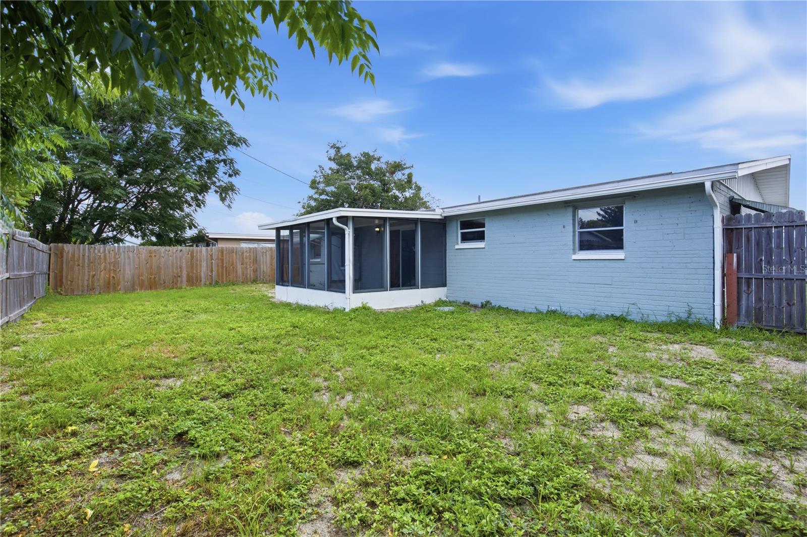 2051 PEGGY DR — photo 11