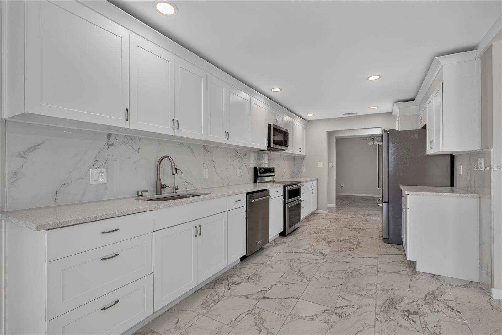 4831 BLUE JAY CIR — photo 18