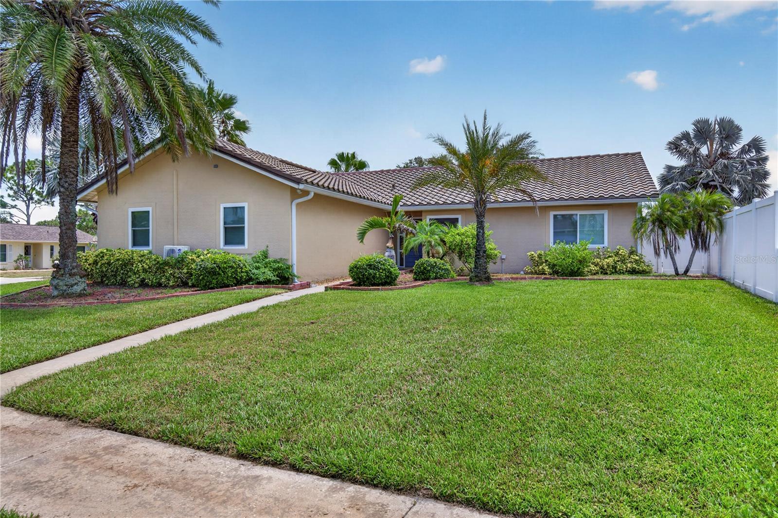 4831 BLUE JAY CIR — photo 2