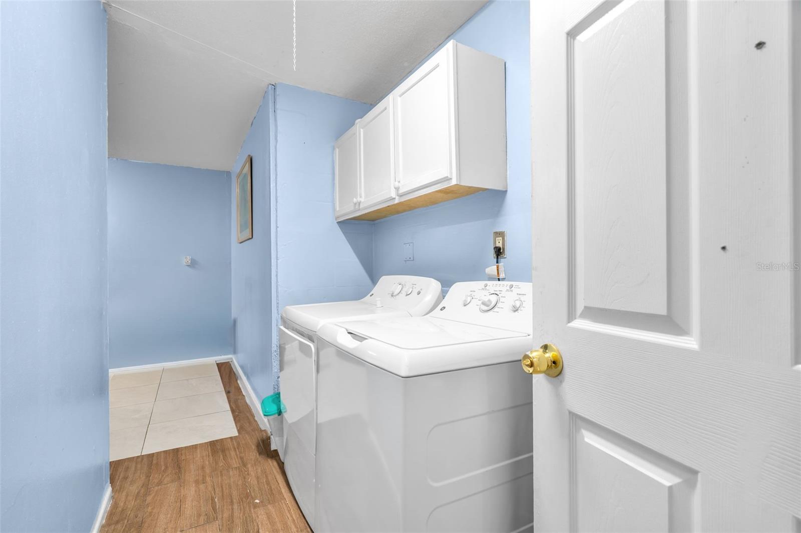 537 MELODY CIR — photo 31