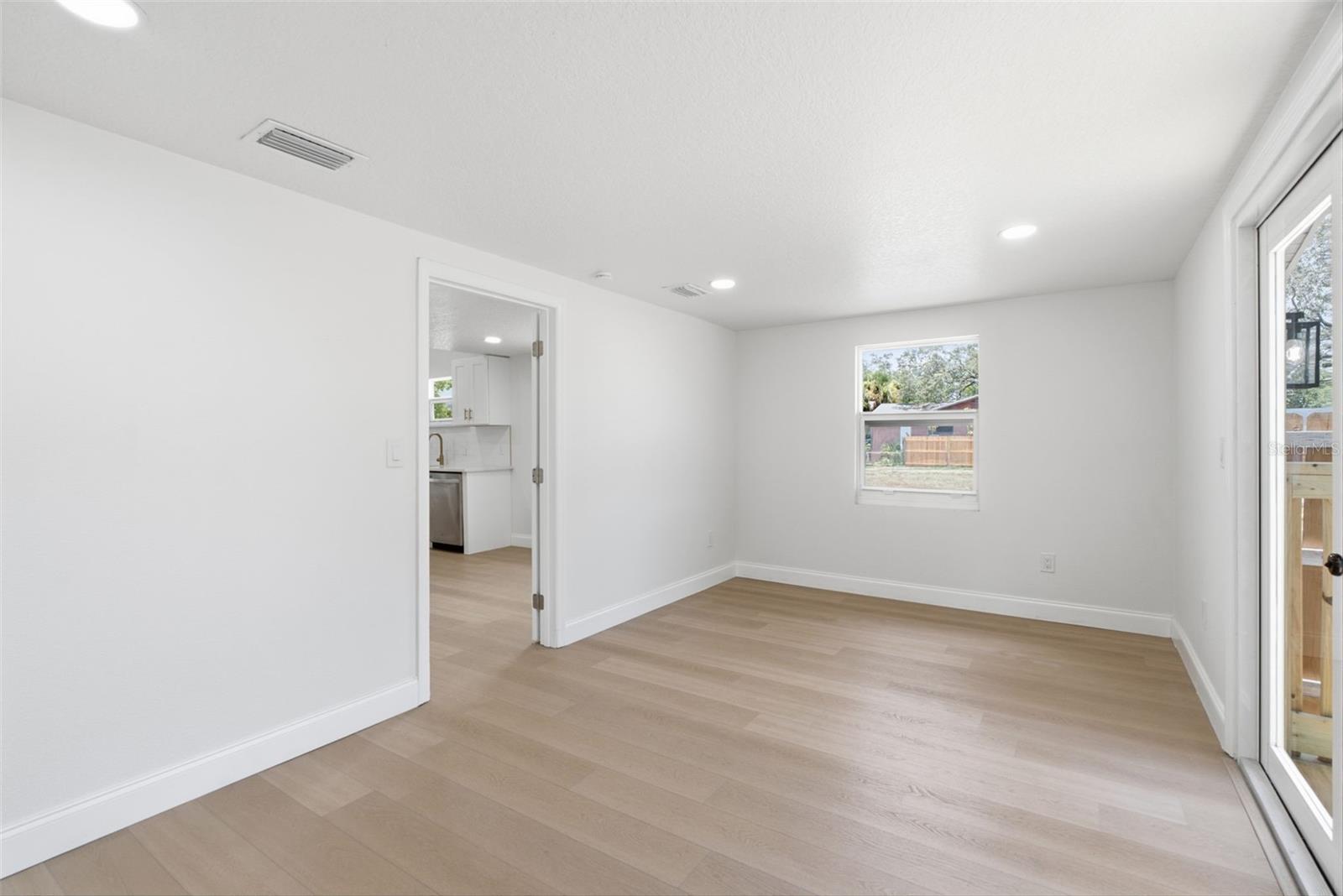 1700 SCRANTON ST S — photo 17