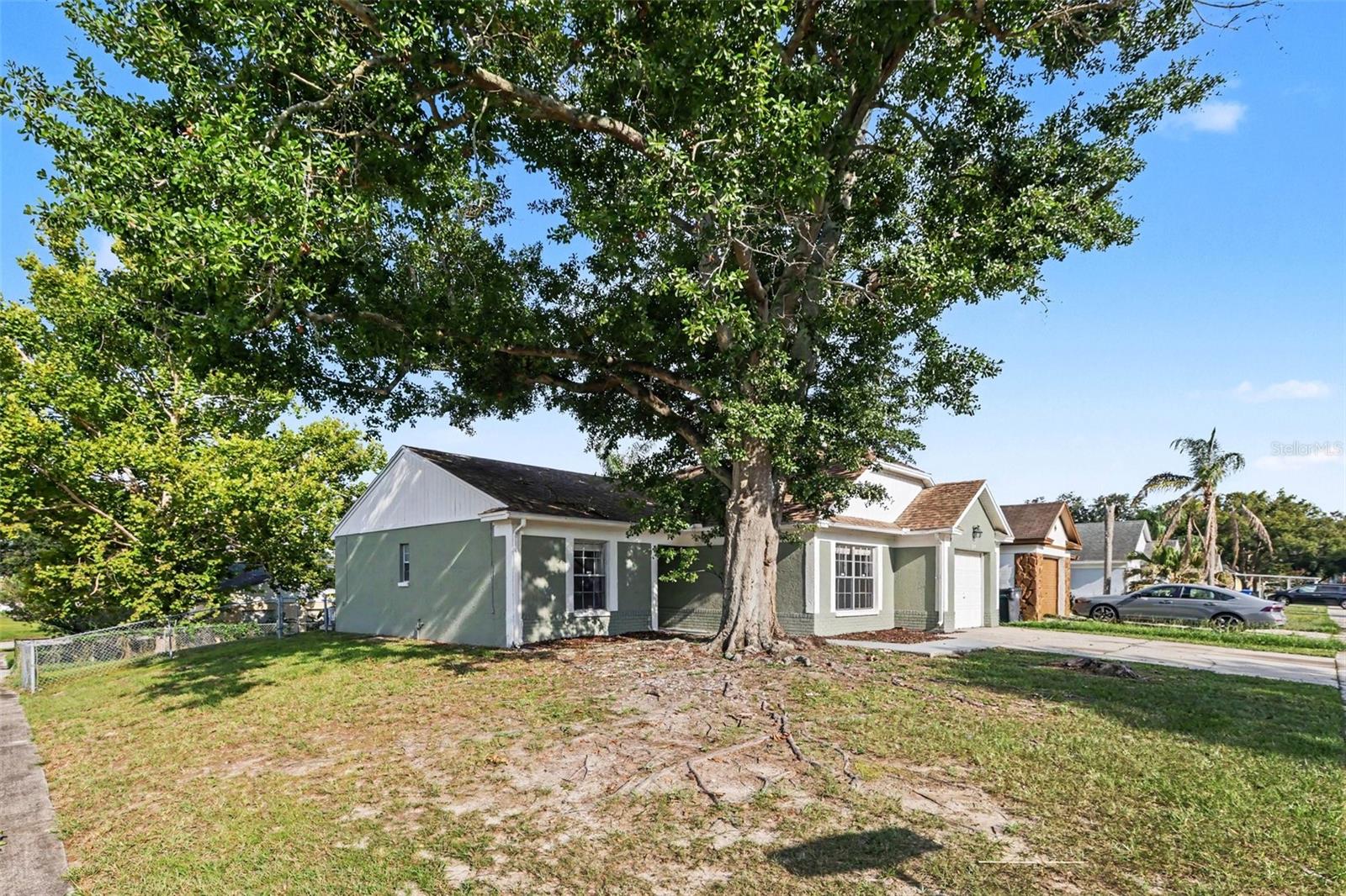 301 REGAL PARK DR — photo 2