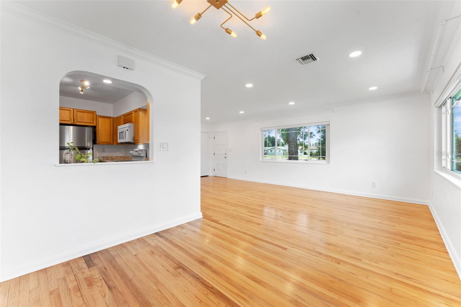 1419 TYRONE BLVD N — photo 3