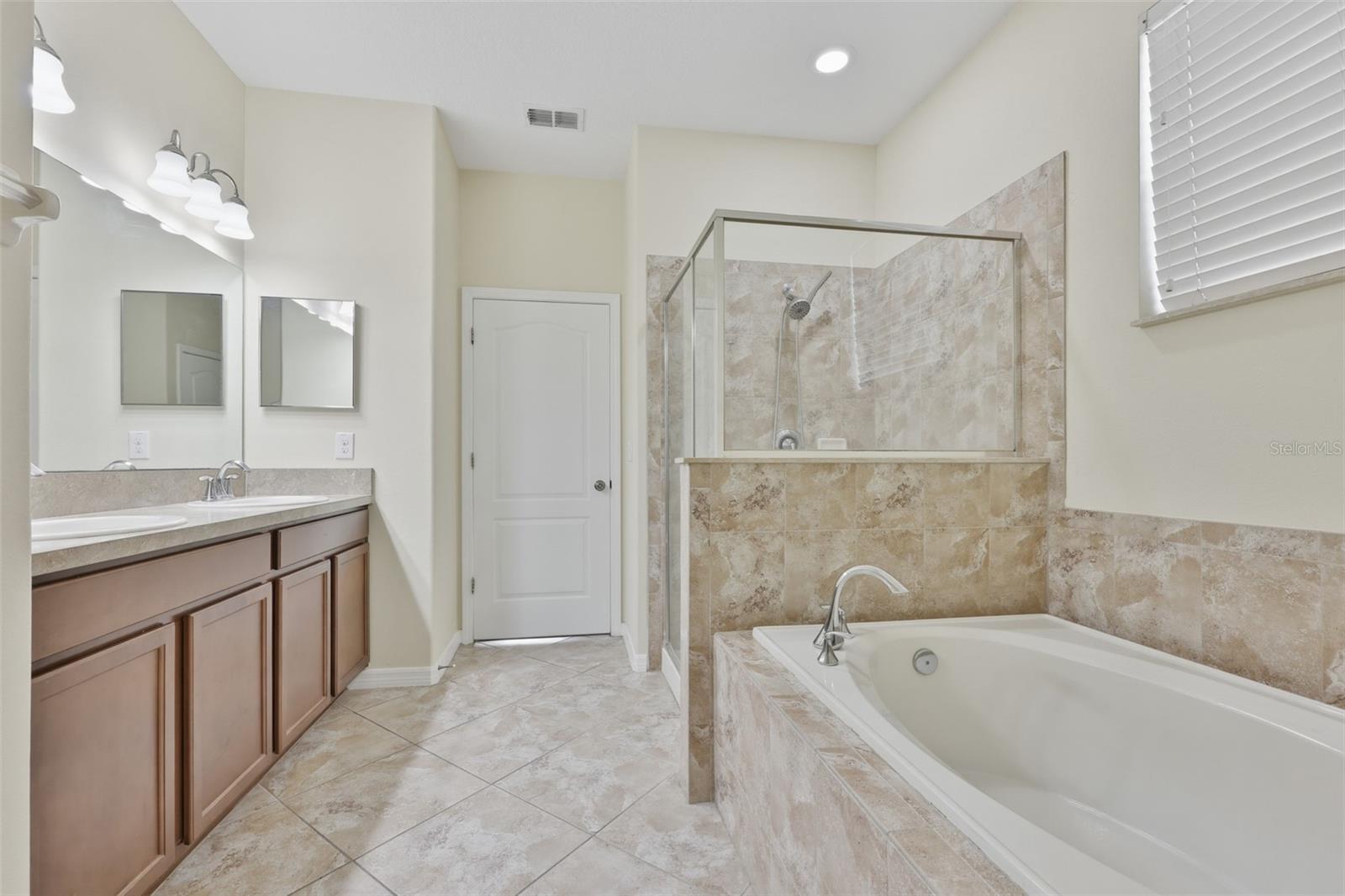10811 KIRKWALL PORT DR — photo 28