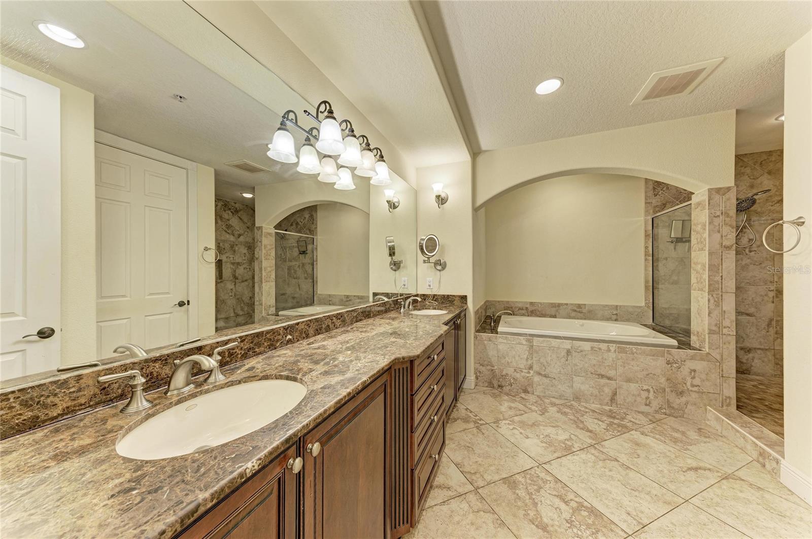 5200 MANORWOOD DR #2D — photo 34