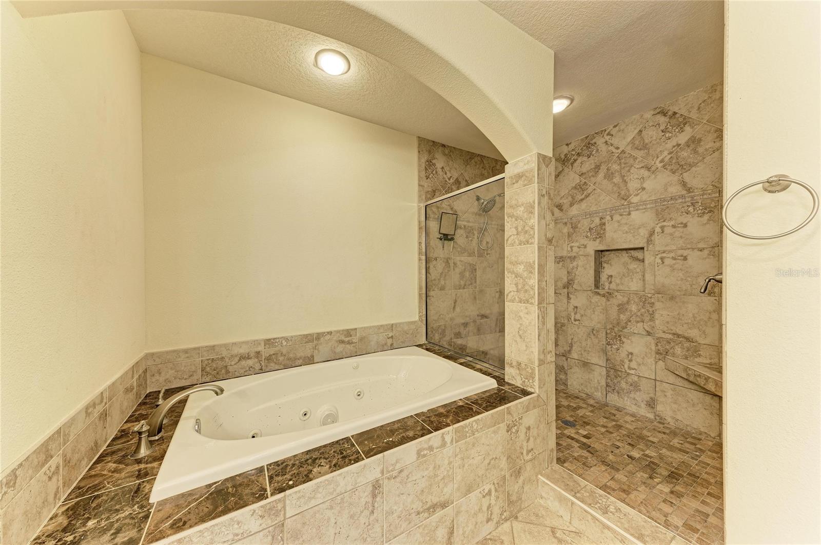 5200 MANORWOOD DR #2D — photo 35