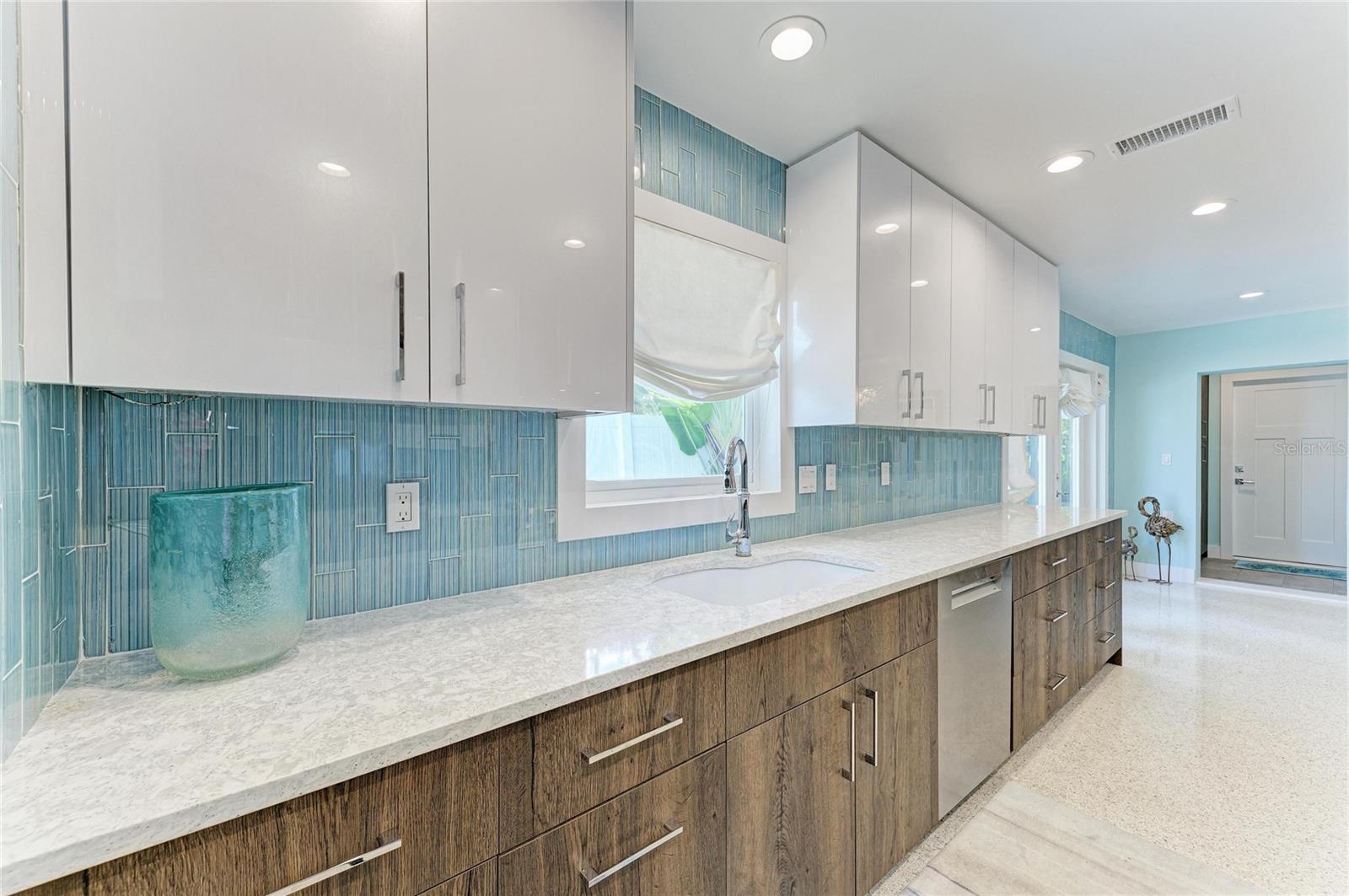 580 LINLEY ST — photo 15