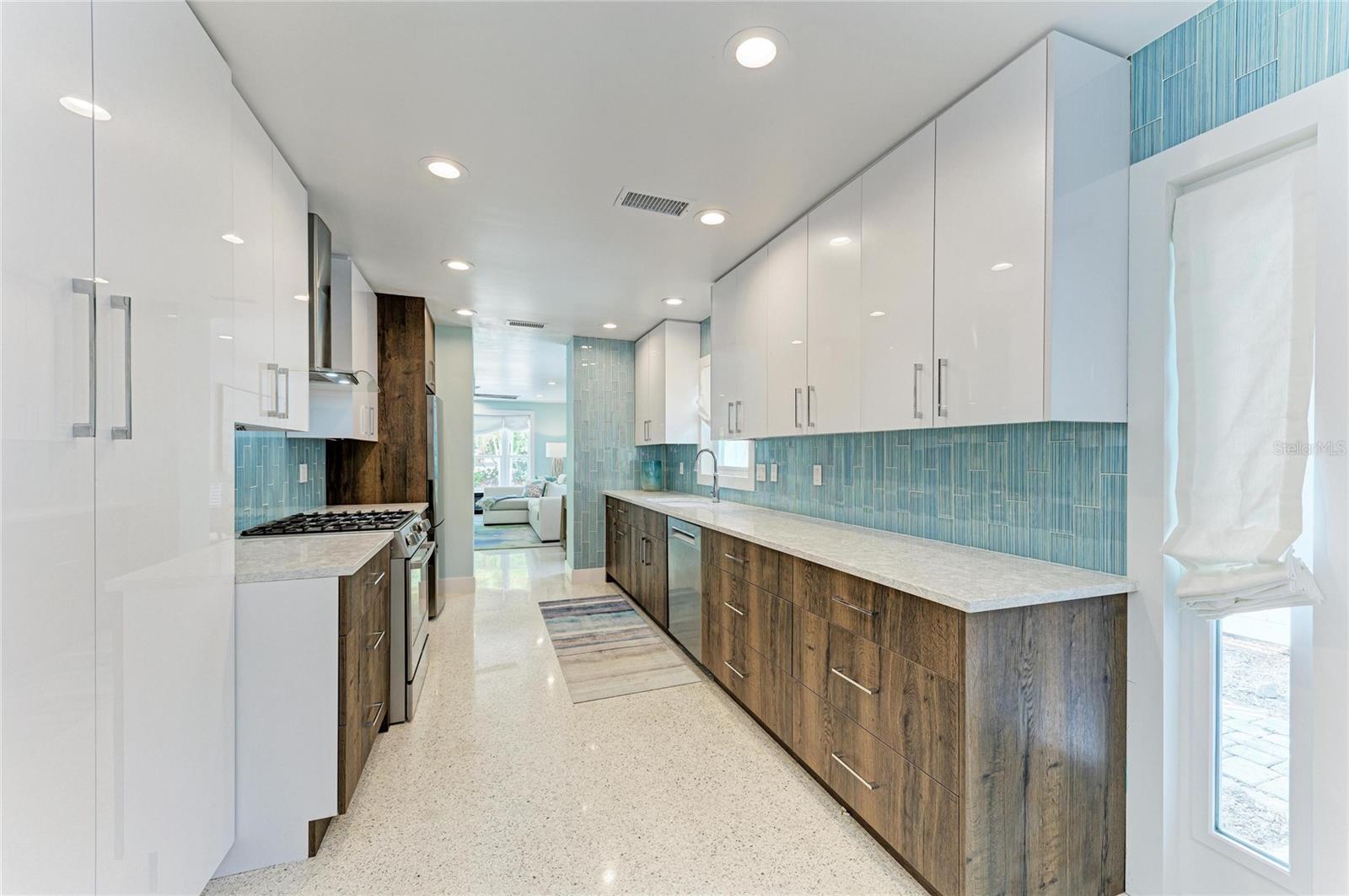 580 LINLEY ST — photo 16