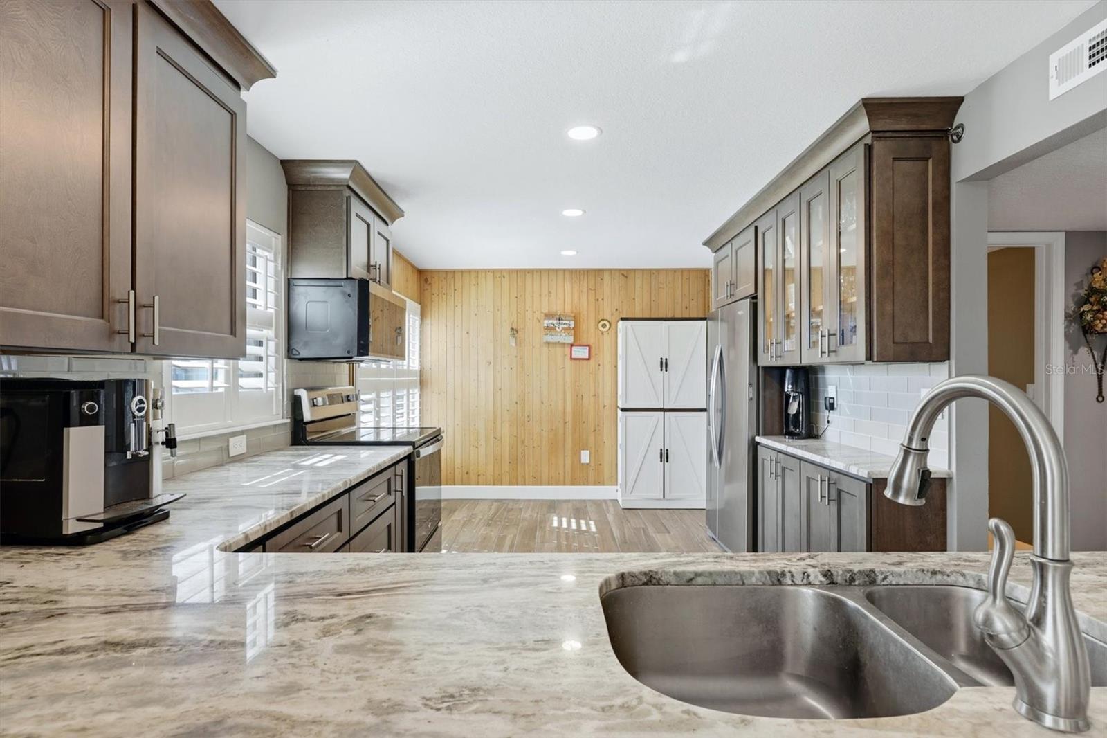 1001 BENJAMIN FRANKLIN DR #206 — photo 23