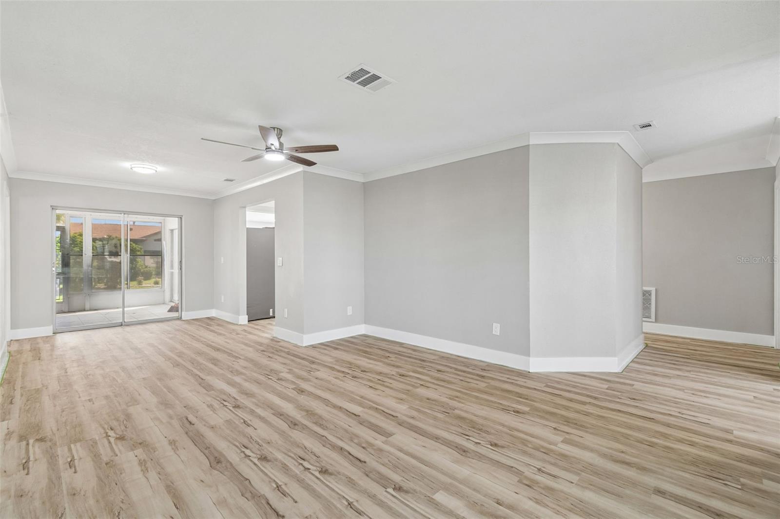 4559 INGERSOL PL — photo 9