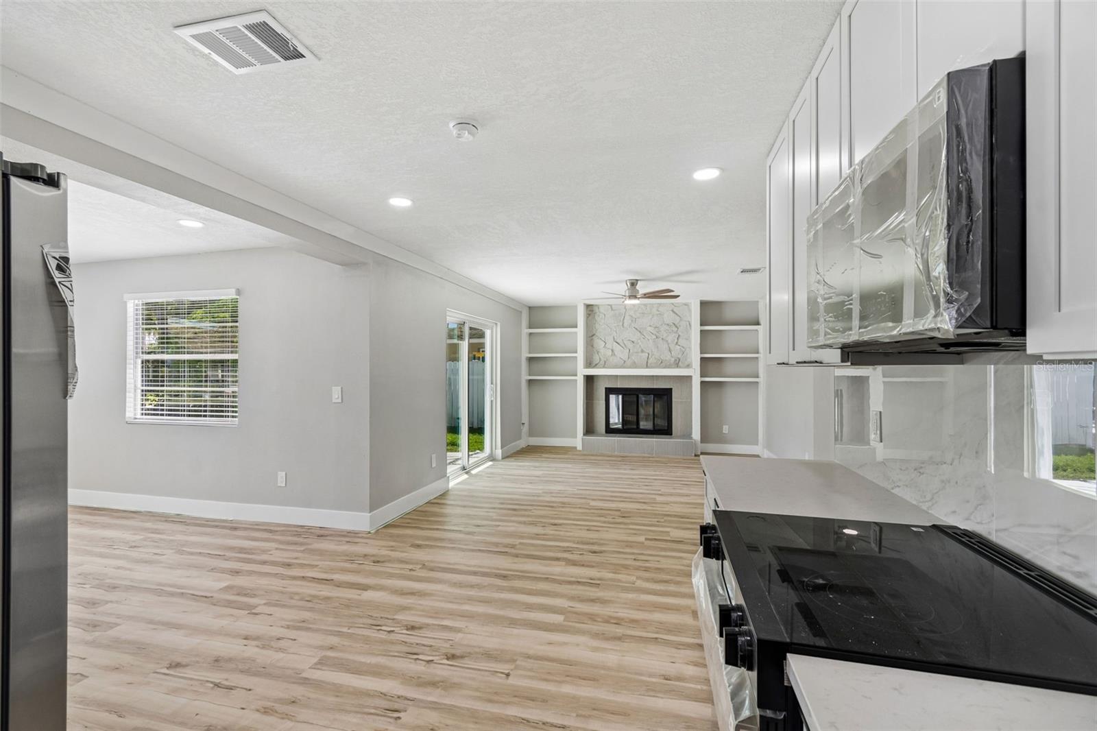 4559 INGERSOL PL — photo 13