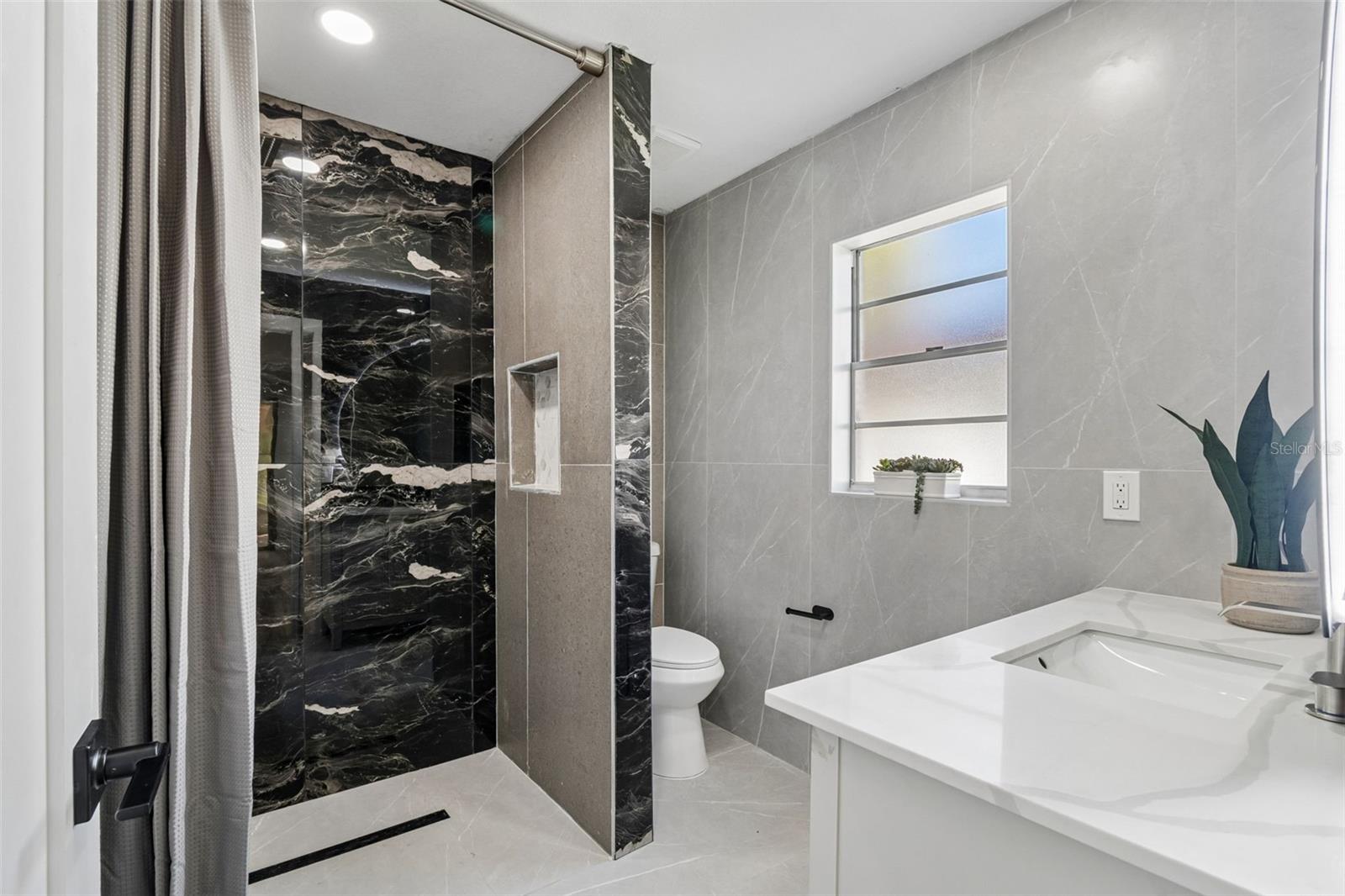 4559 INGERSOL PL — photo 33