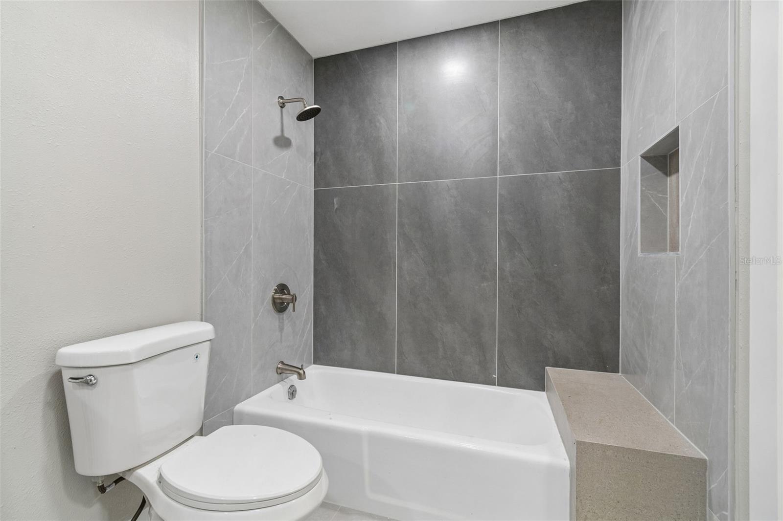 4559 INGERSOL PL — photo 32