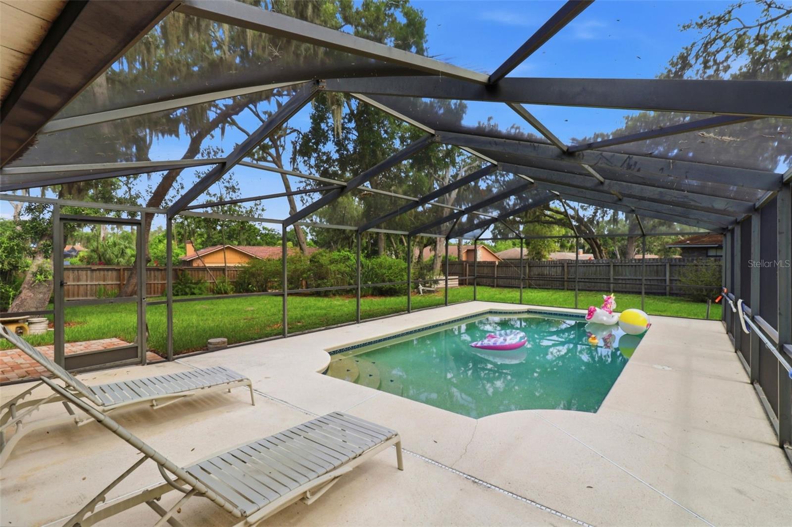 302 BLOOMINGFIELD DR — photo 46