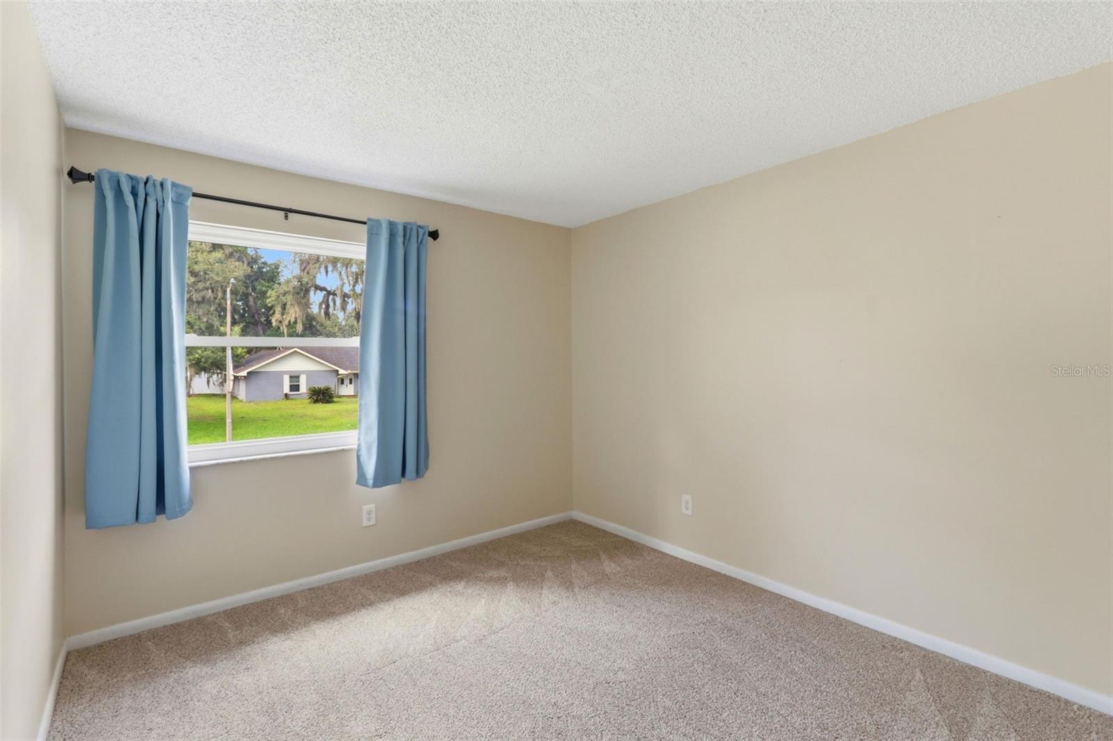302 BLOOMINGFIELD DR — photo 40