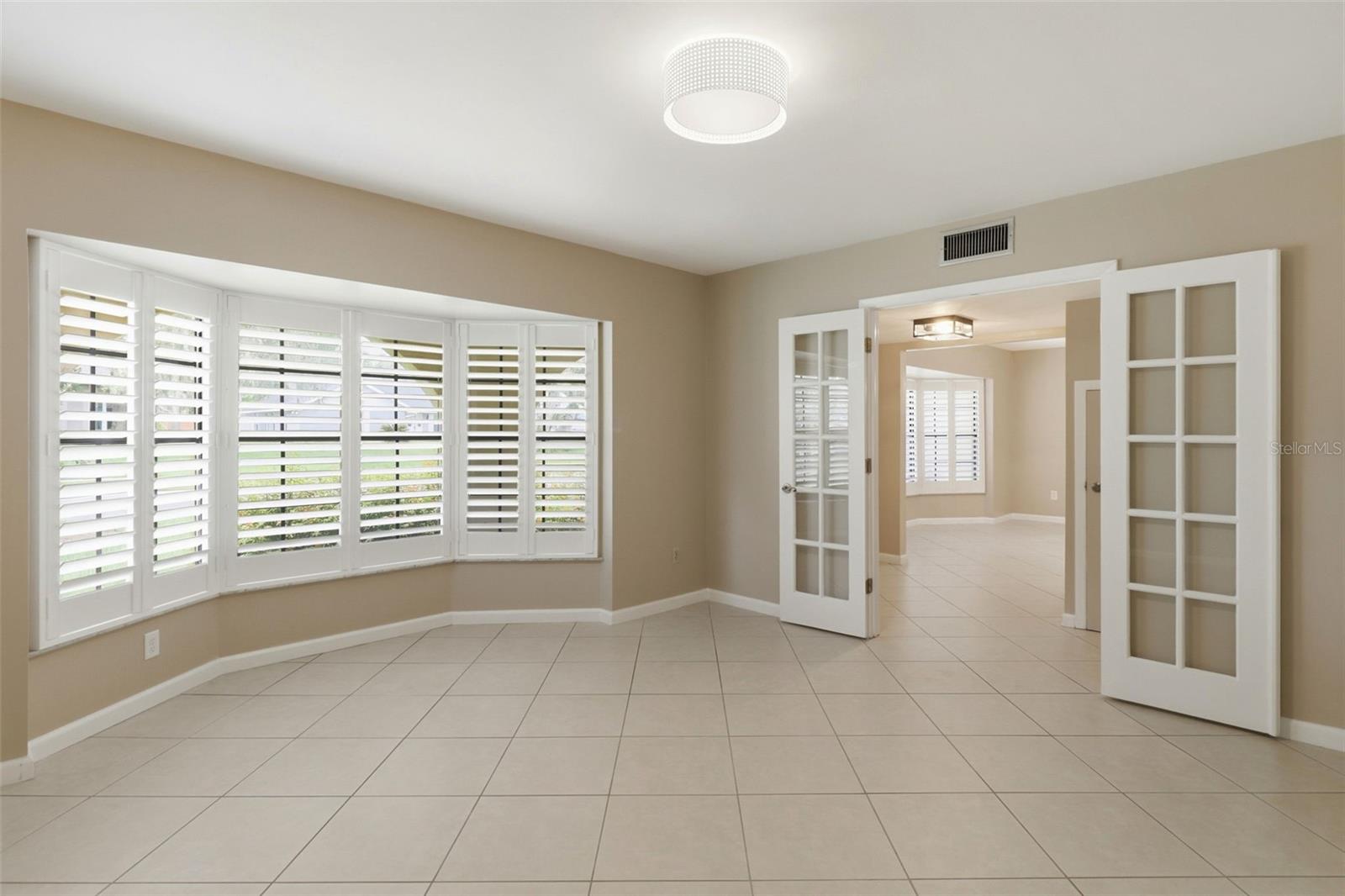 302 BLOOMINGFIELD DR — photo 16
