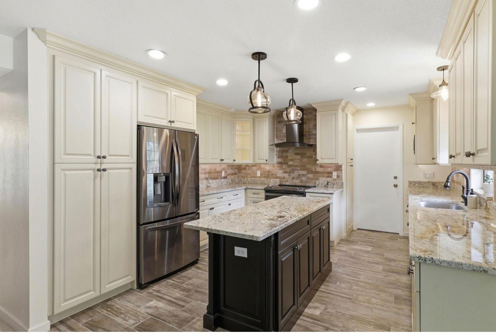 302 BLOOMINGFIELD DR — photo 19