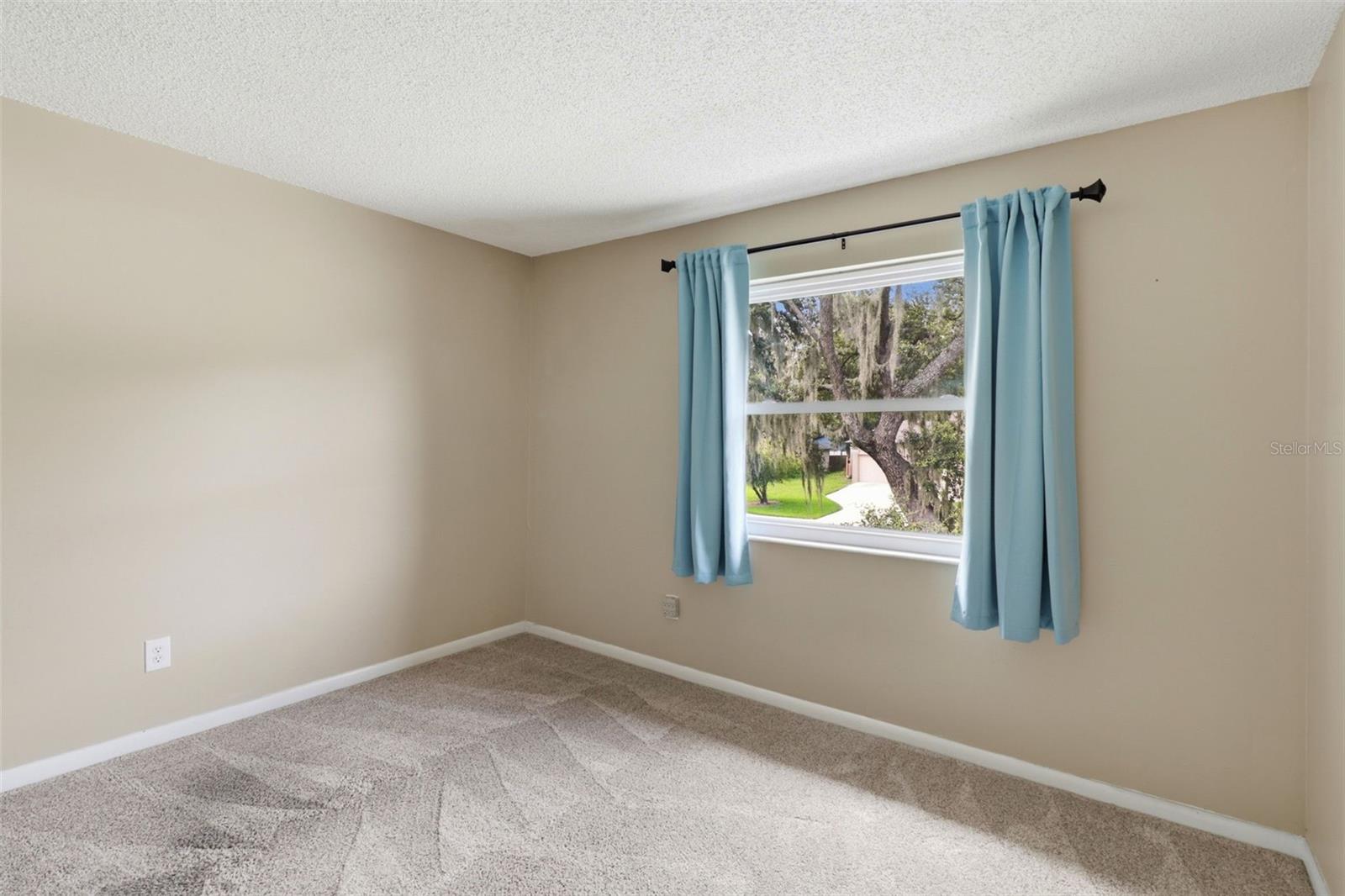 302 BLOOMINGFIELD DR — photo 43