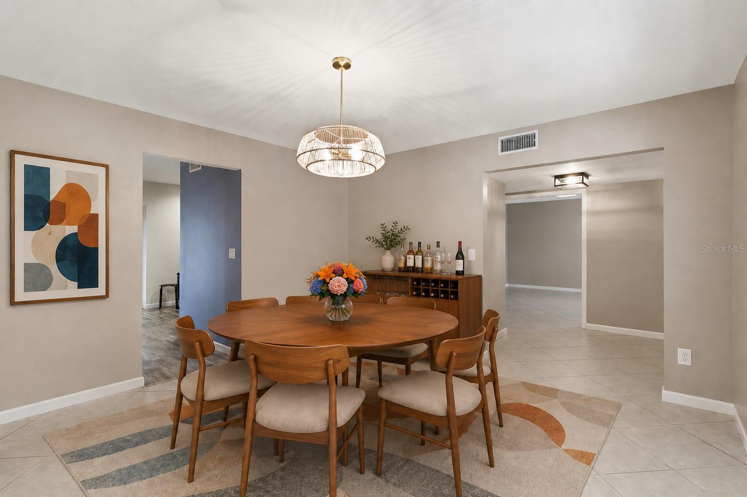 302 BLOOMINGFIELD DR — photo 7