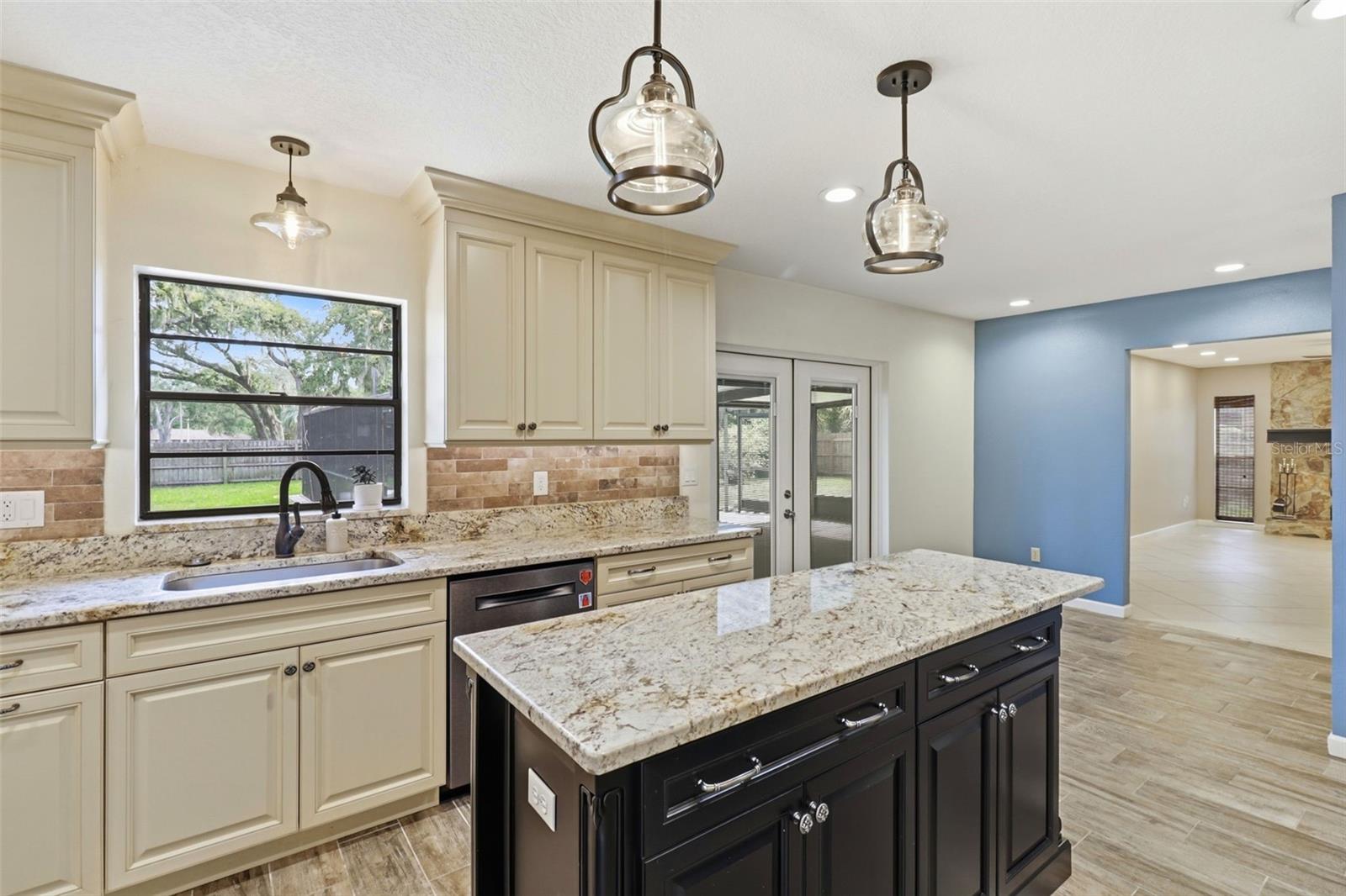 302 BLOOMINGFIELD DR — photo 23
