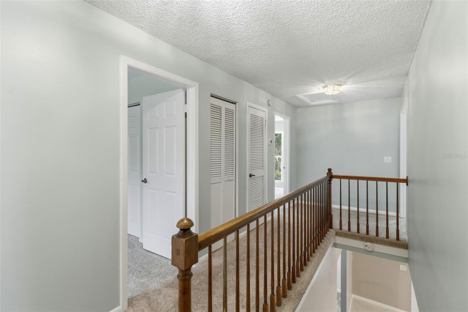 302 BLOOMINGFIELD DR — photo 31