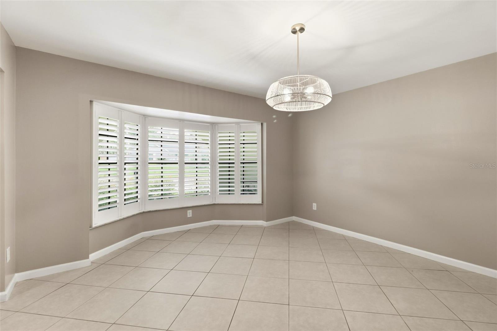 302 BLOOMINGFIELD DR — photo 14