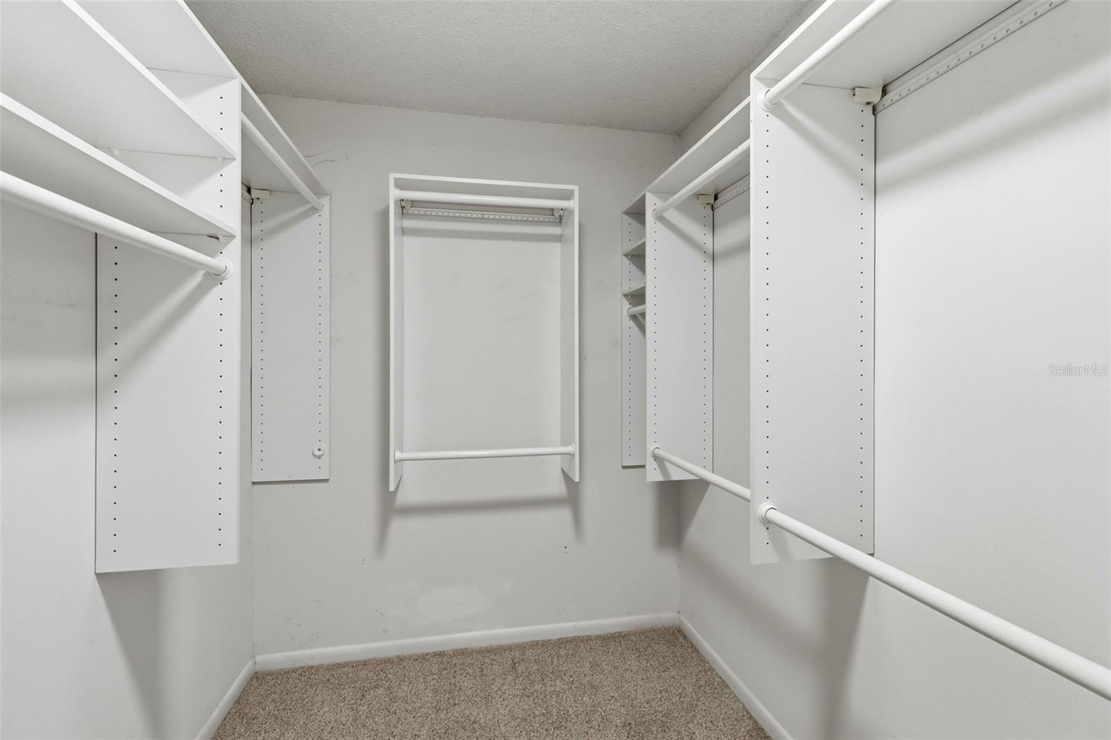 302 BLOOMINGFIELD DR — photo 34