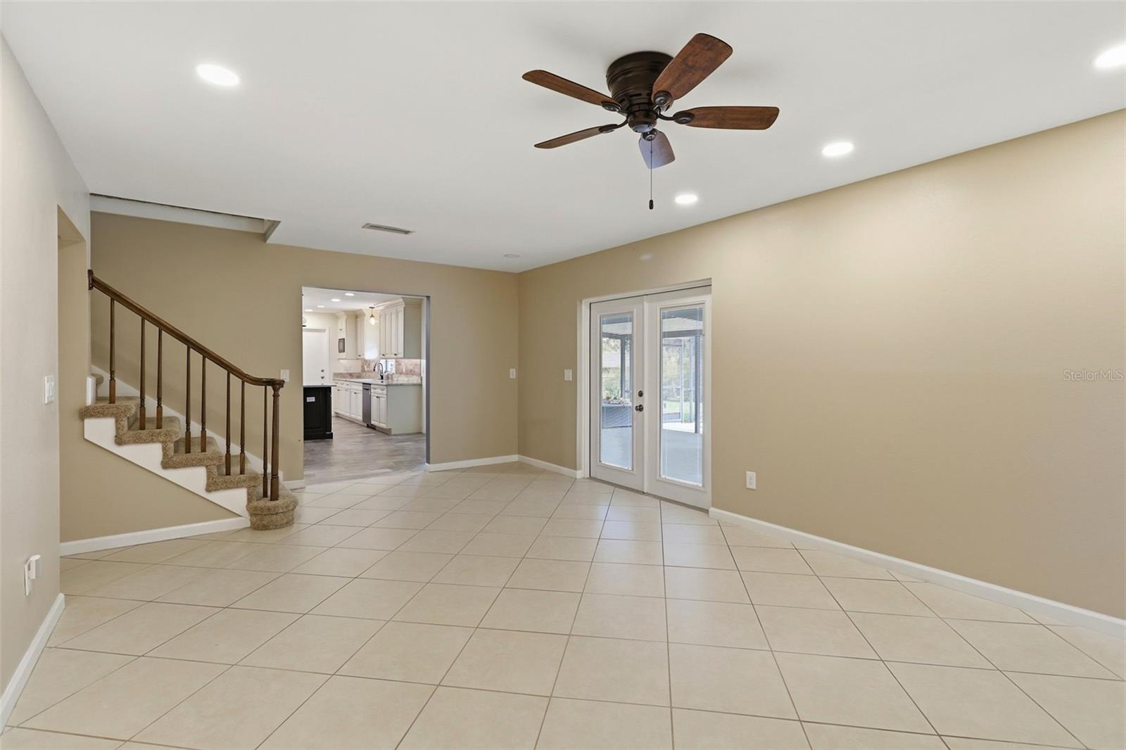 302 BLOOMINGFIELD DR — photo 27