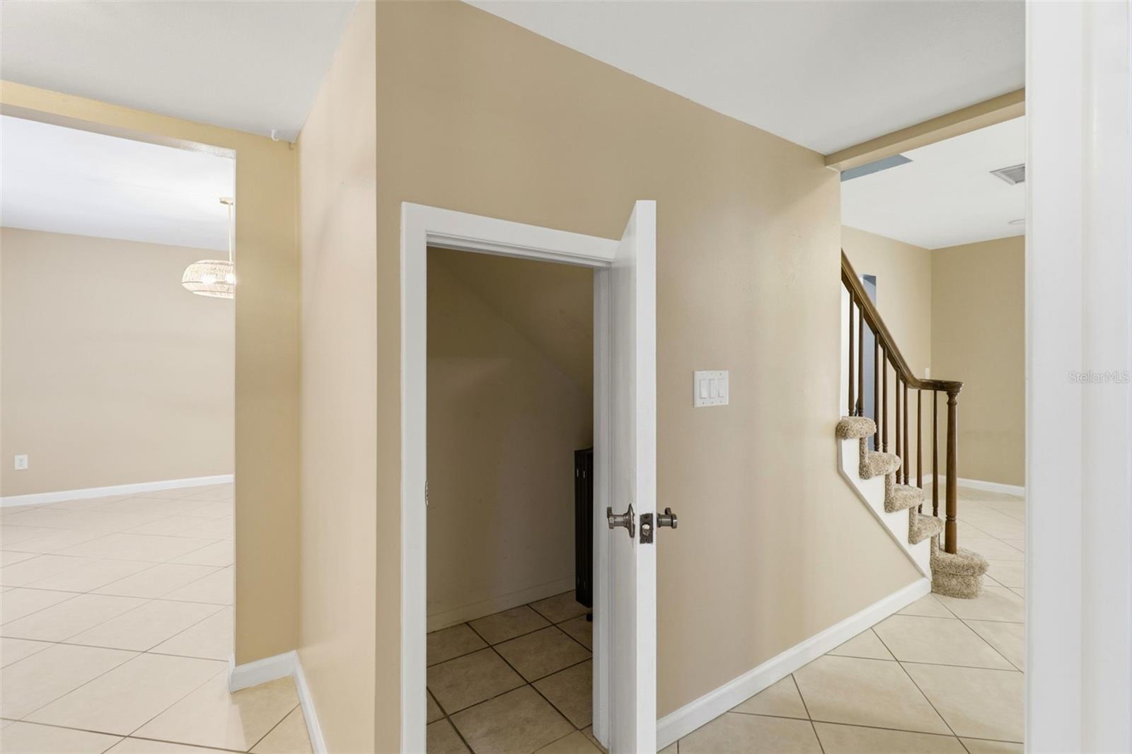 302 BLOOMINGFIELD DR — photo 29
