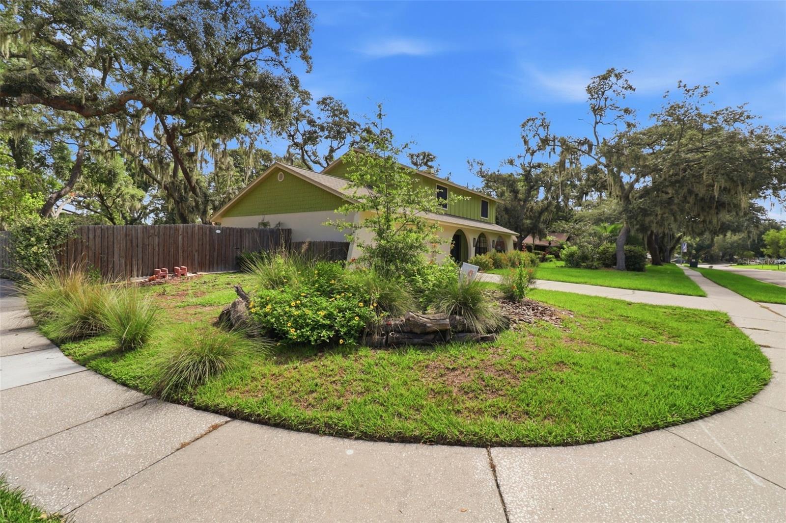 302 BLOOMINGFIELD DR — photo 49