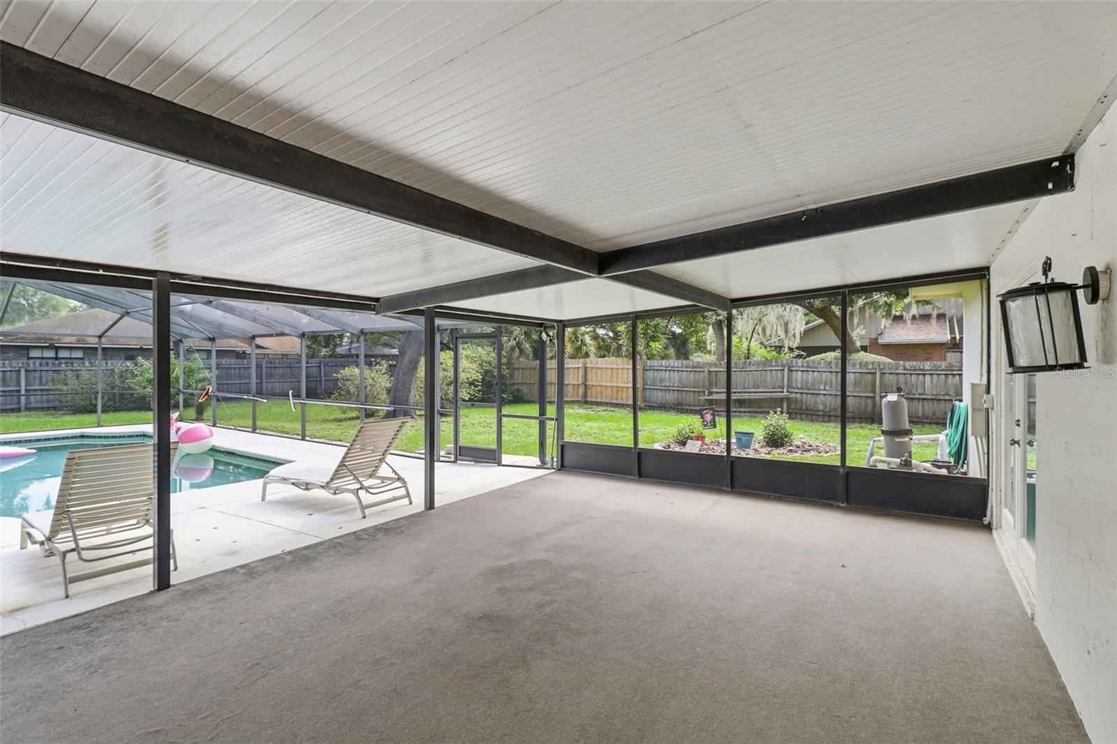 302 BLOOMINGFIELD DR — photo 45