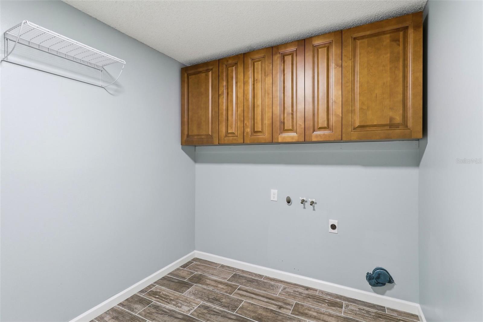 302 BLOOMINGFIELD DR — photo 22