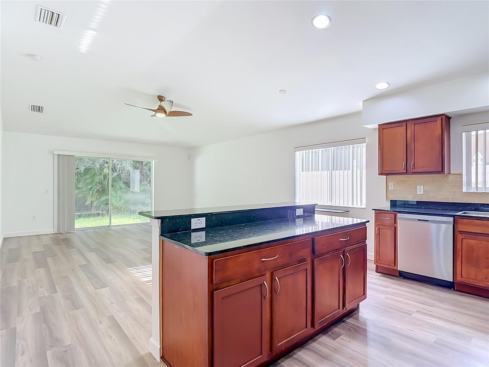 4751 BARCHETTA — photo 28