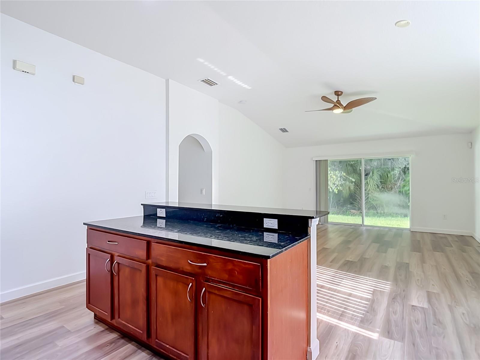 4751 BARCHETTA — photo 32