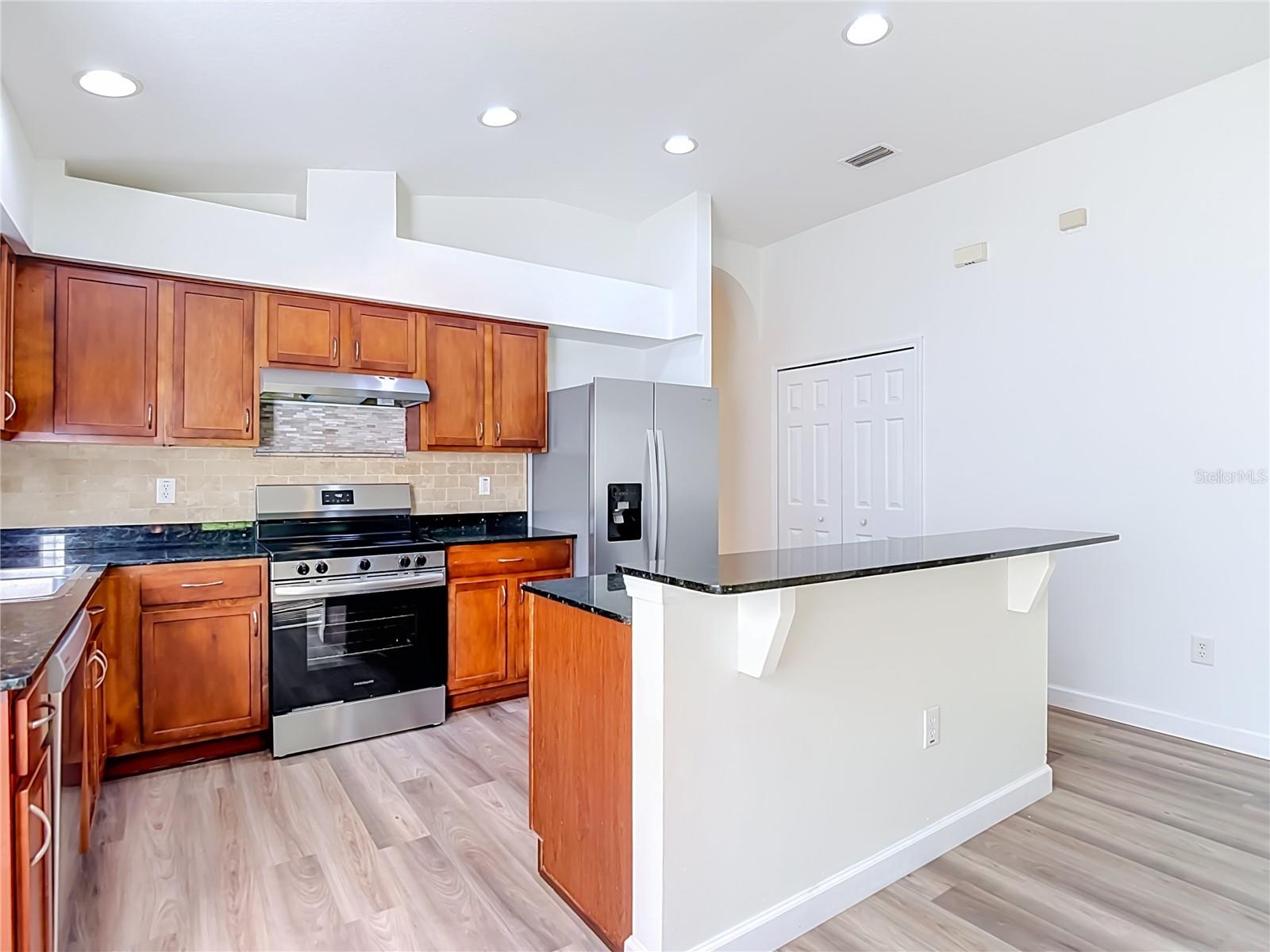 4751 BARCHETTA — photo 35