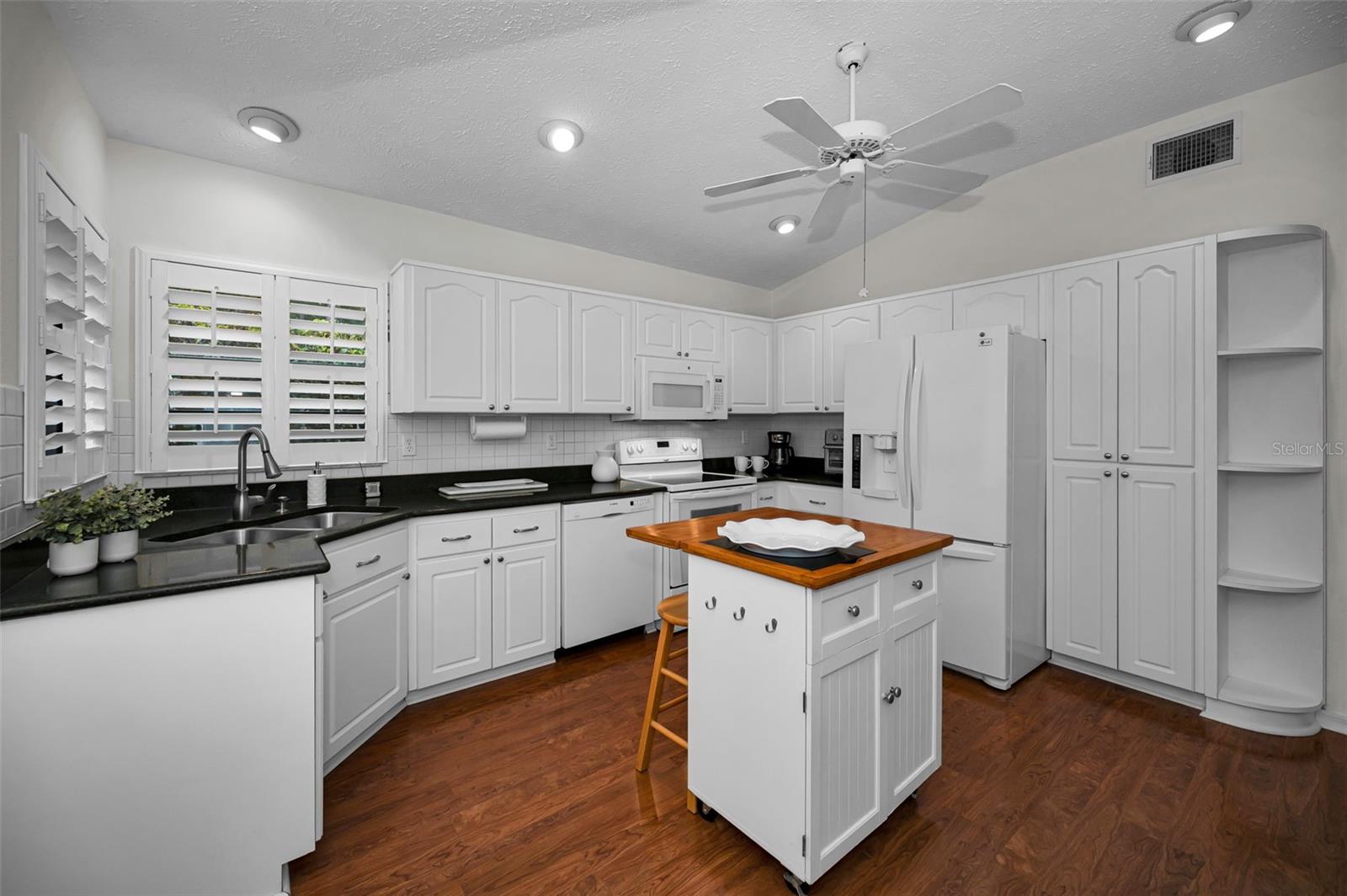 900 LUCAS LN — photo 9