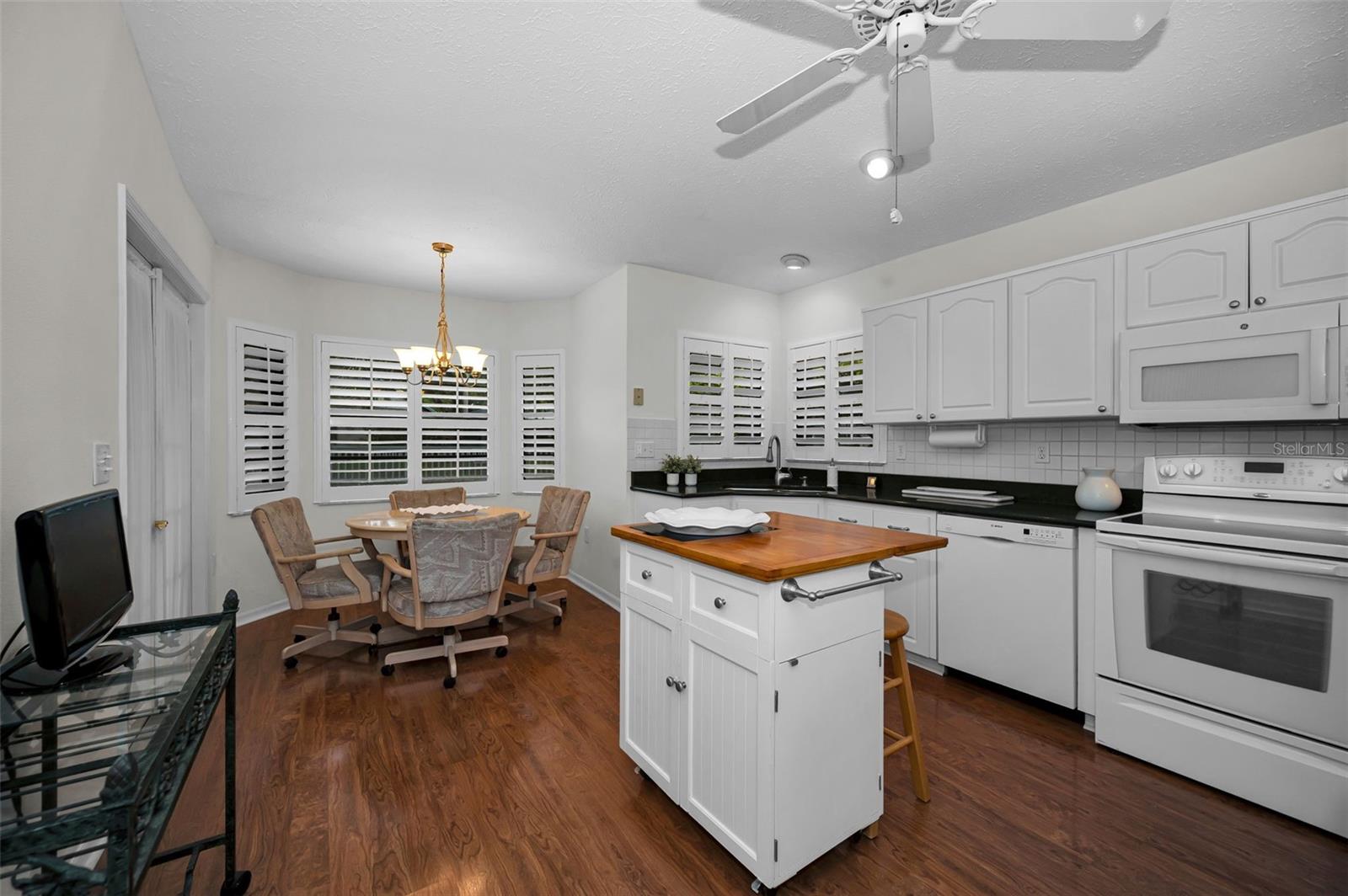 900 LUCAS LN — photo 8
