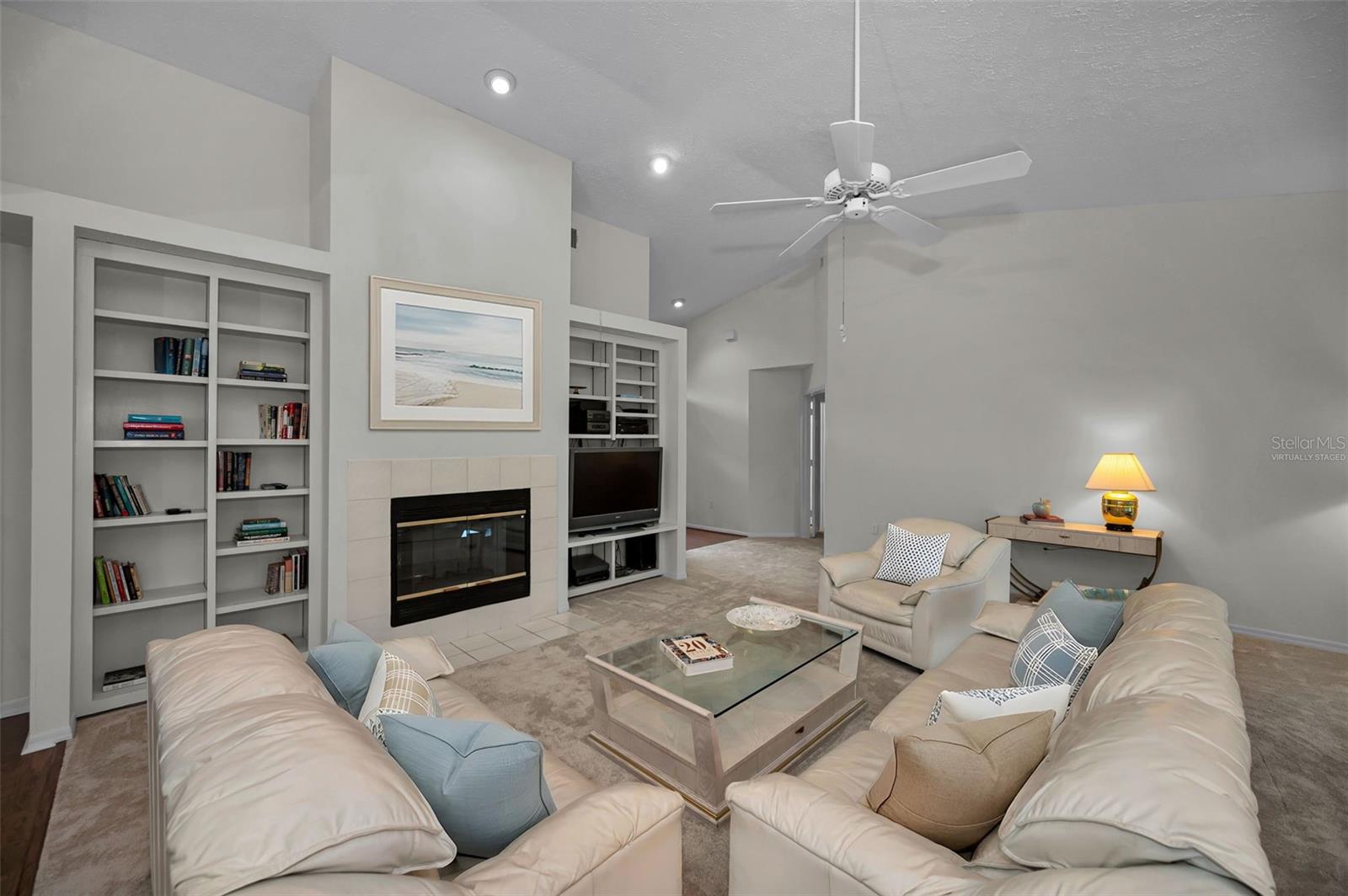 900 LUCAS LN — photo 2