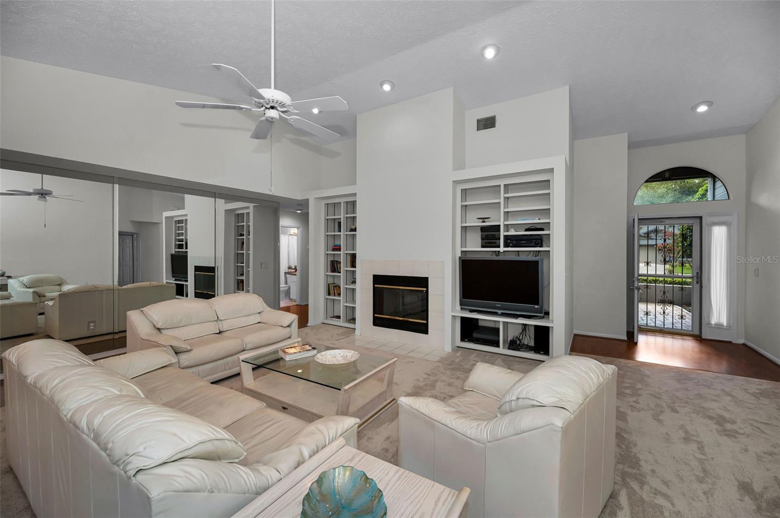 900 LUCAS LN — photo 6