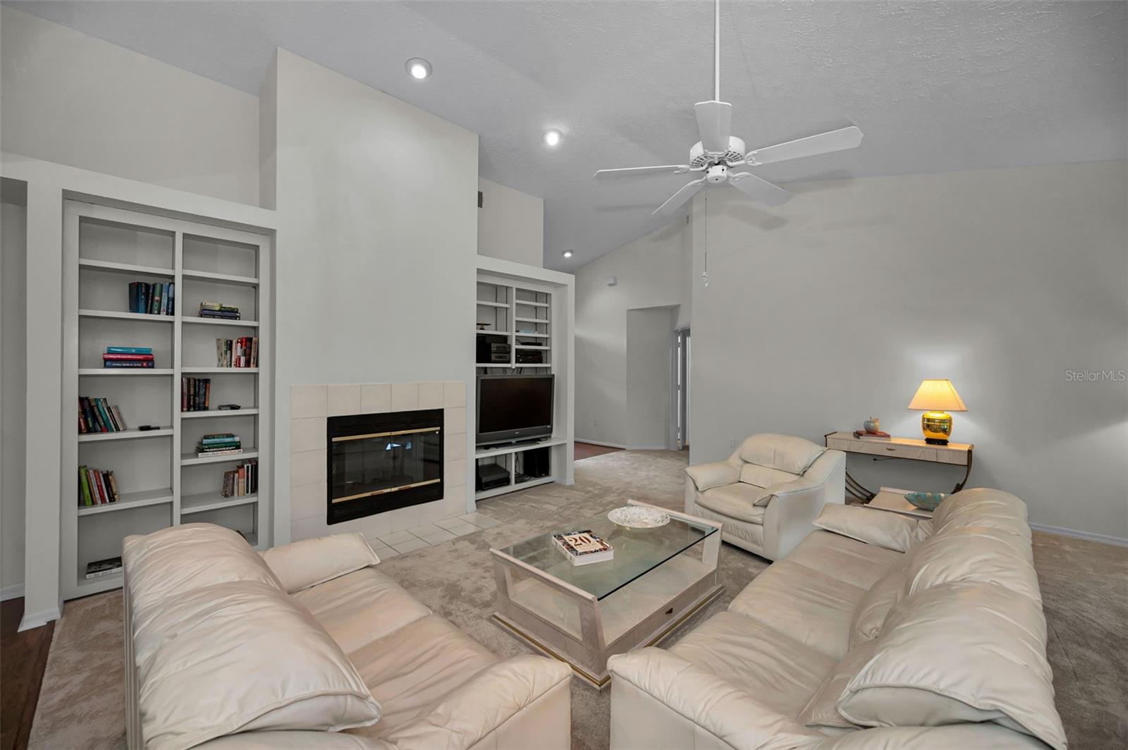 900 LUCAS LN — photo 3