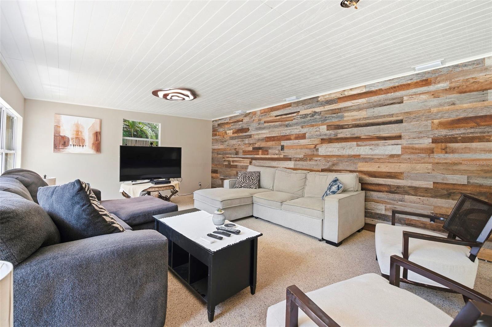 3947 HUNTINGTON ST NE — photo 26