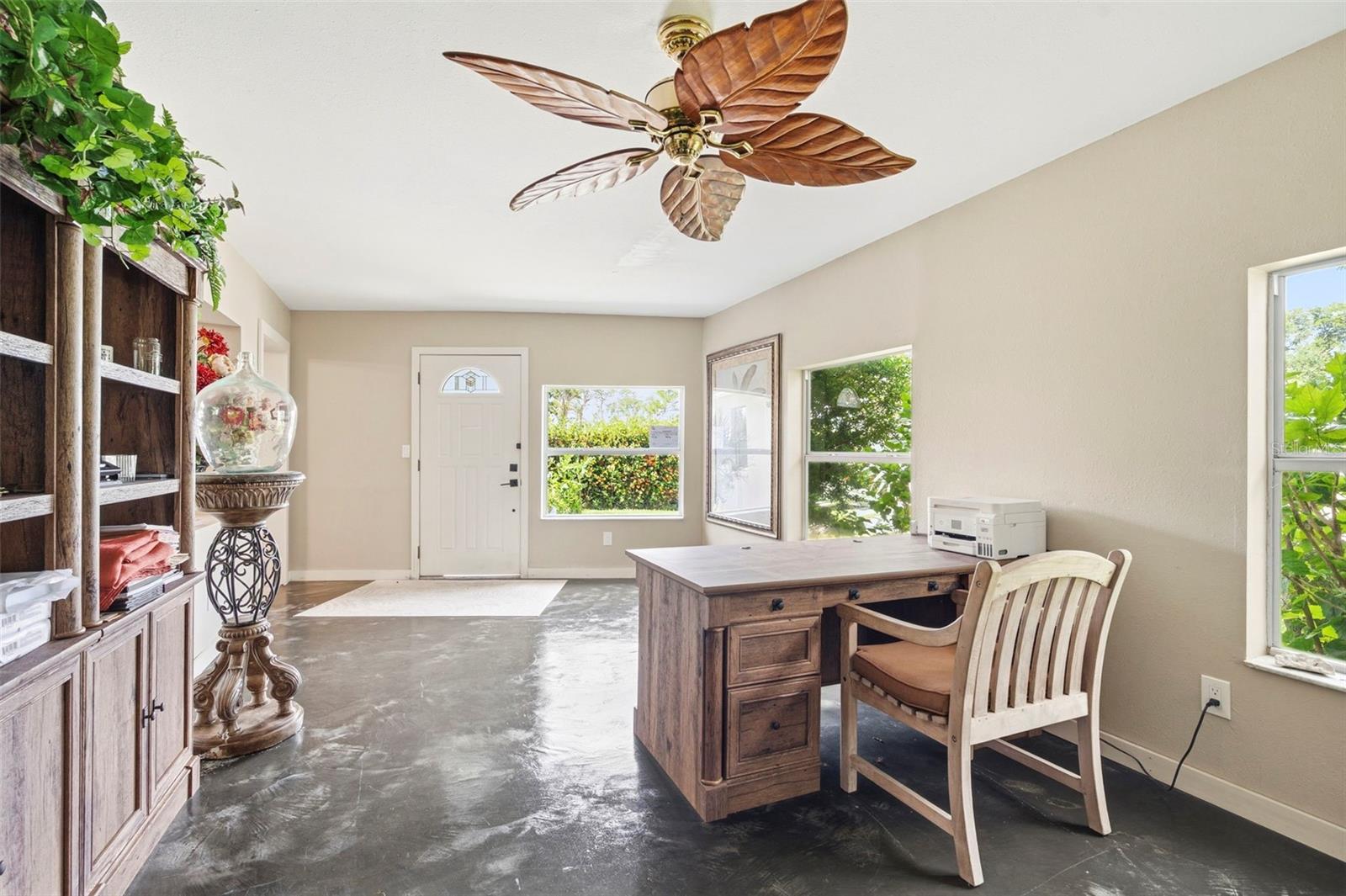 3947 HUNTINGTON ST NE — photo 9