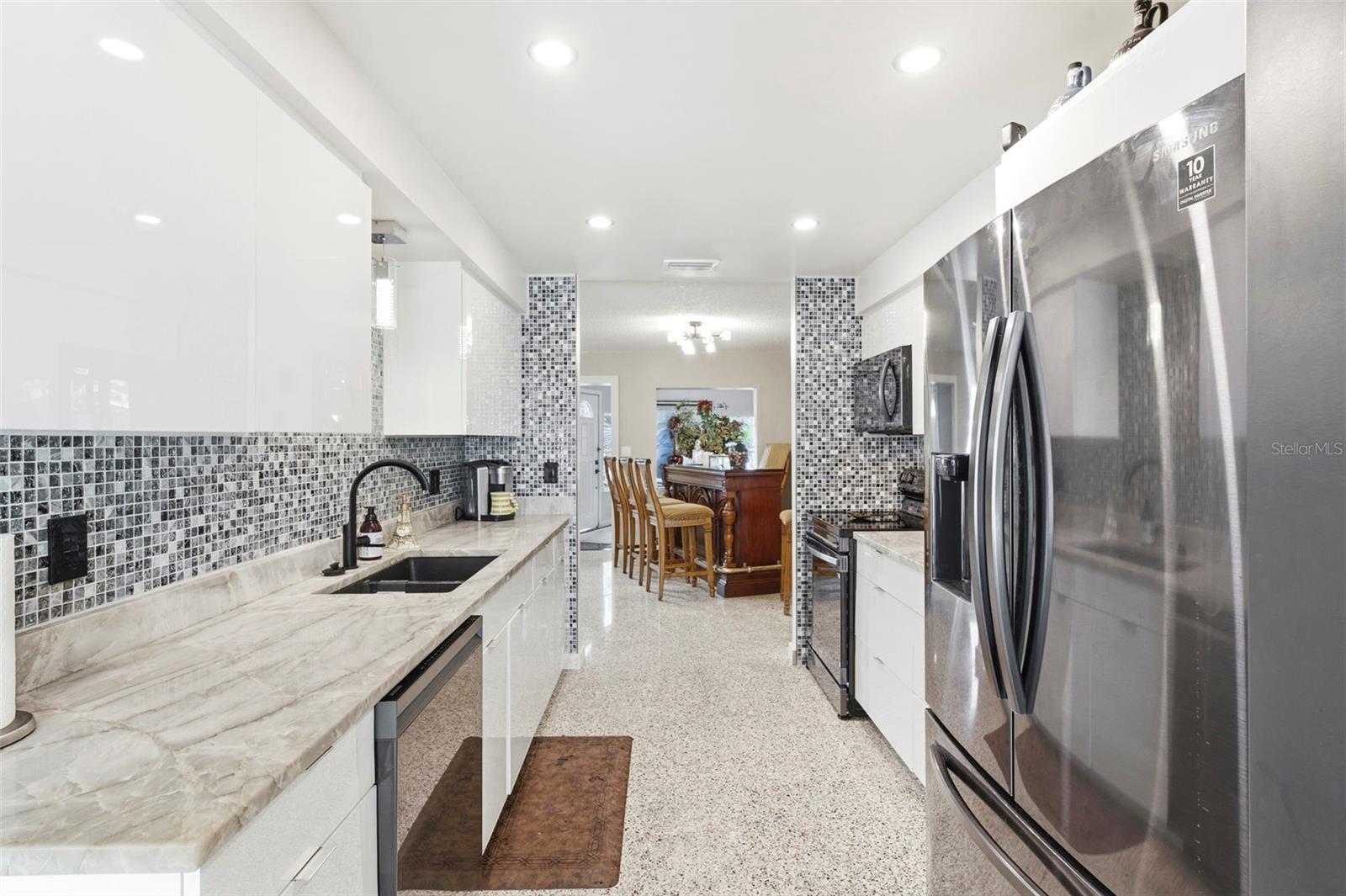 3947 HUNTINGTON ST NE — photo 23