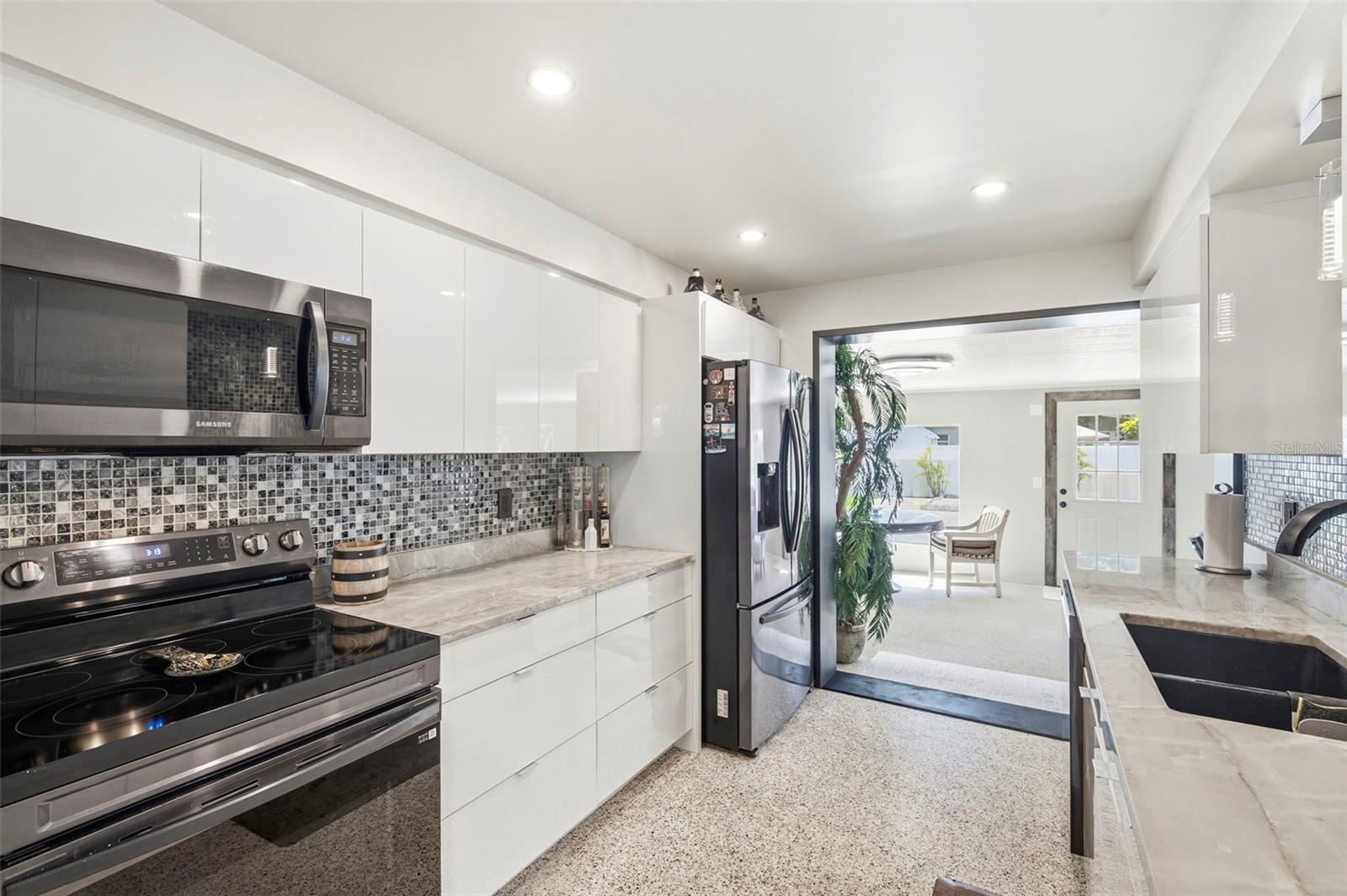 3947 HUNTINGTON ST NE — photo 20