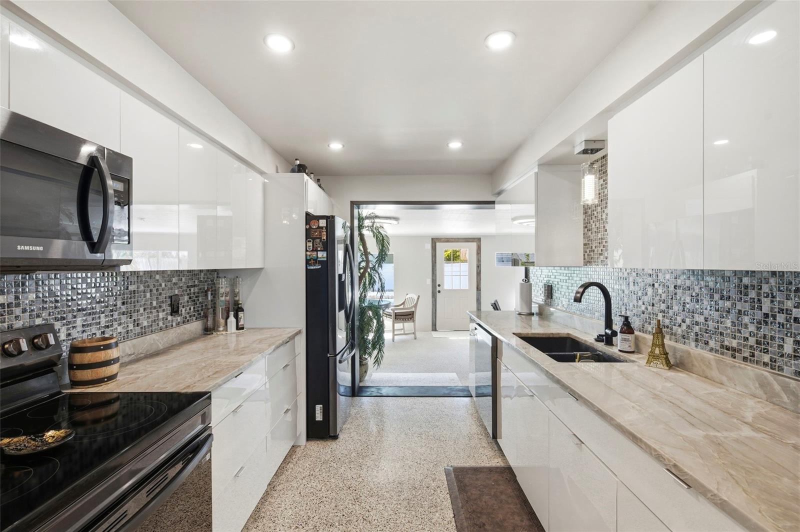 3947 HUNTINGTON ST NE — photo 19