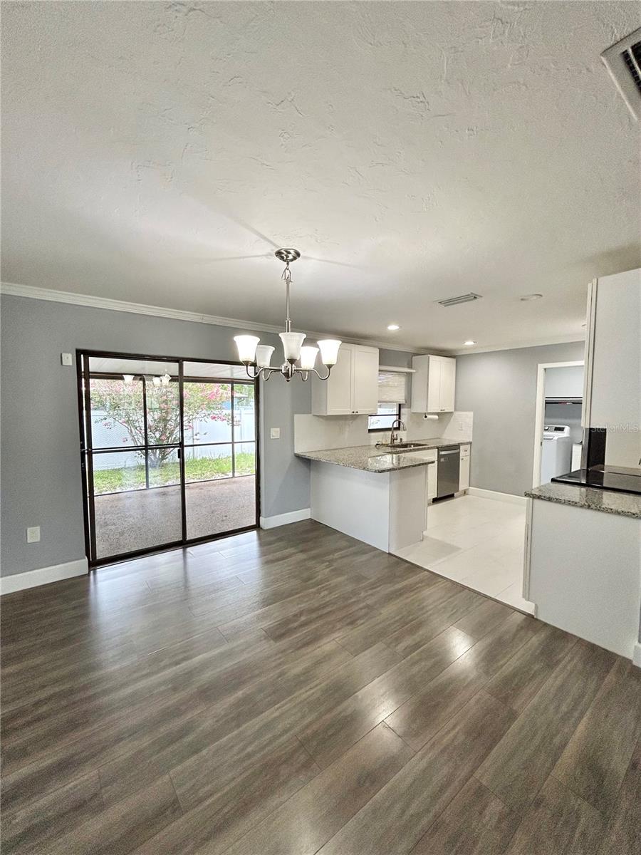 4633 BROOKSDALE DR — photo 12