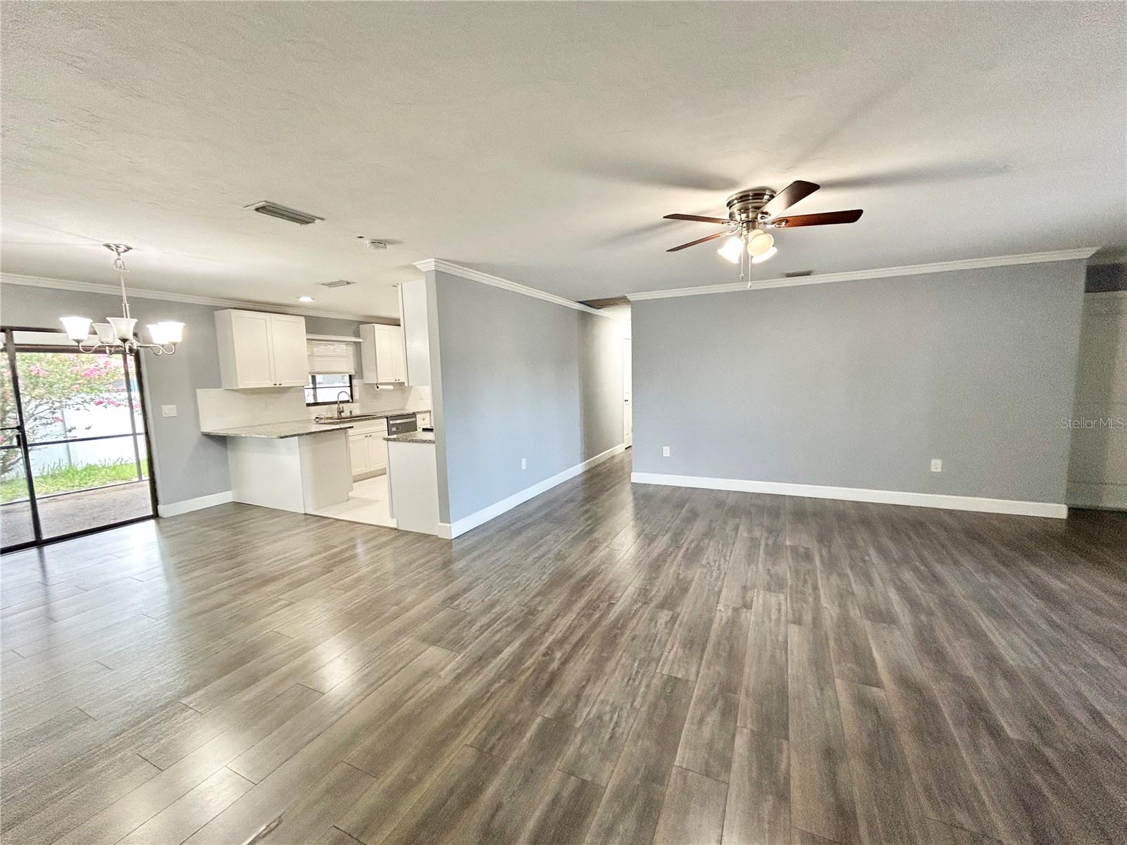 4633 BROOKSDALE DR — photo 19