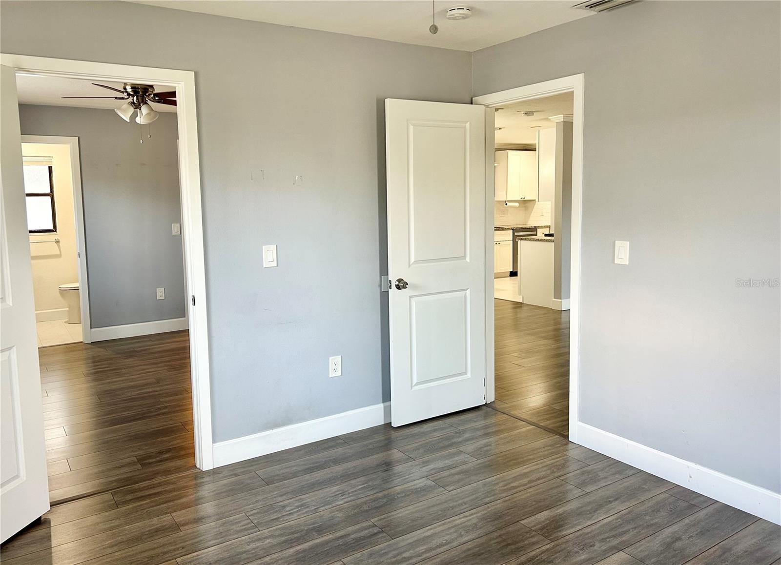 4633 BROOKSDALE DR — photo 34