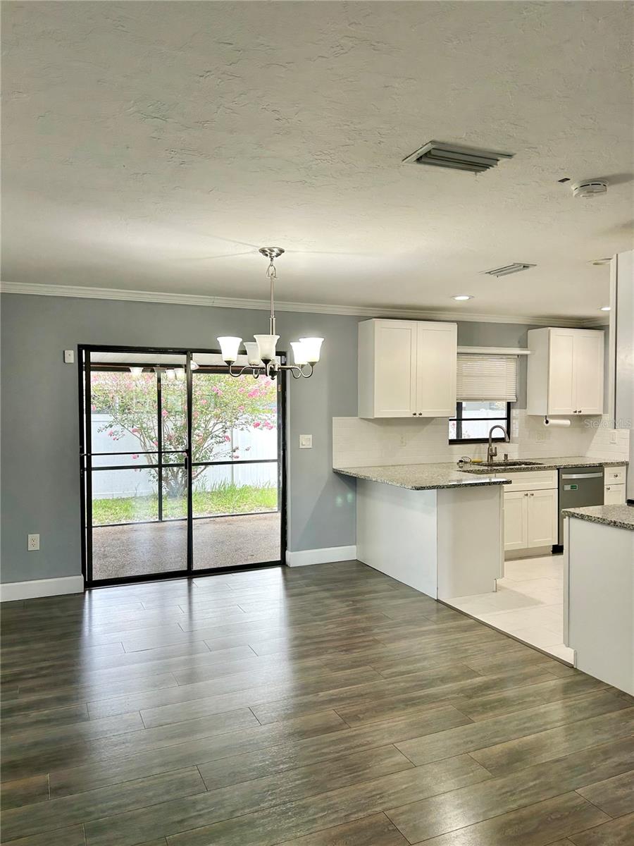 4633 BROOKSDALE DR — photo 15